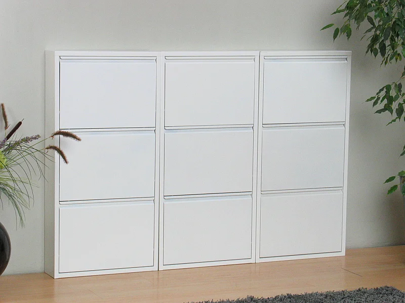 Scarpiera Pisa a 9 ante in metallo bianco. Consegnata completamente montata.