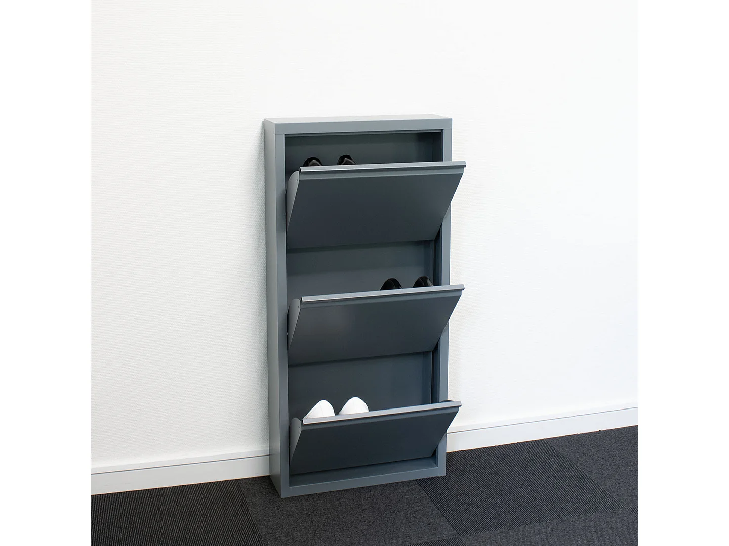 Pisa Schuhschrank mit 3 Klappen/Türen in Metall grau. Fertig montiert geliefert.