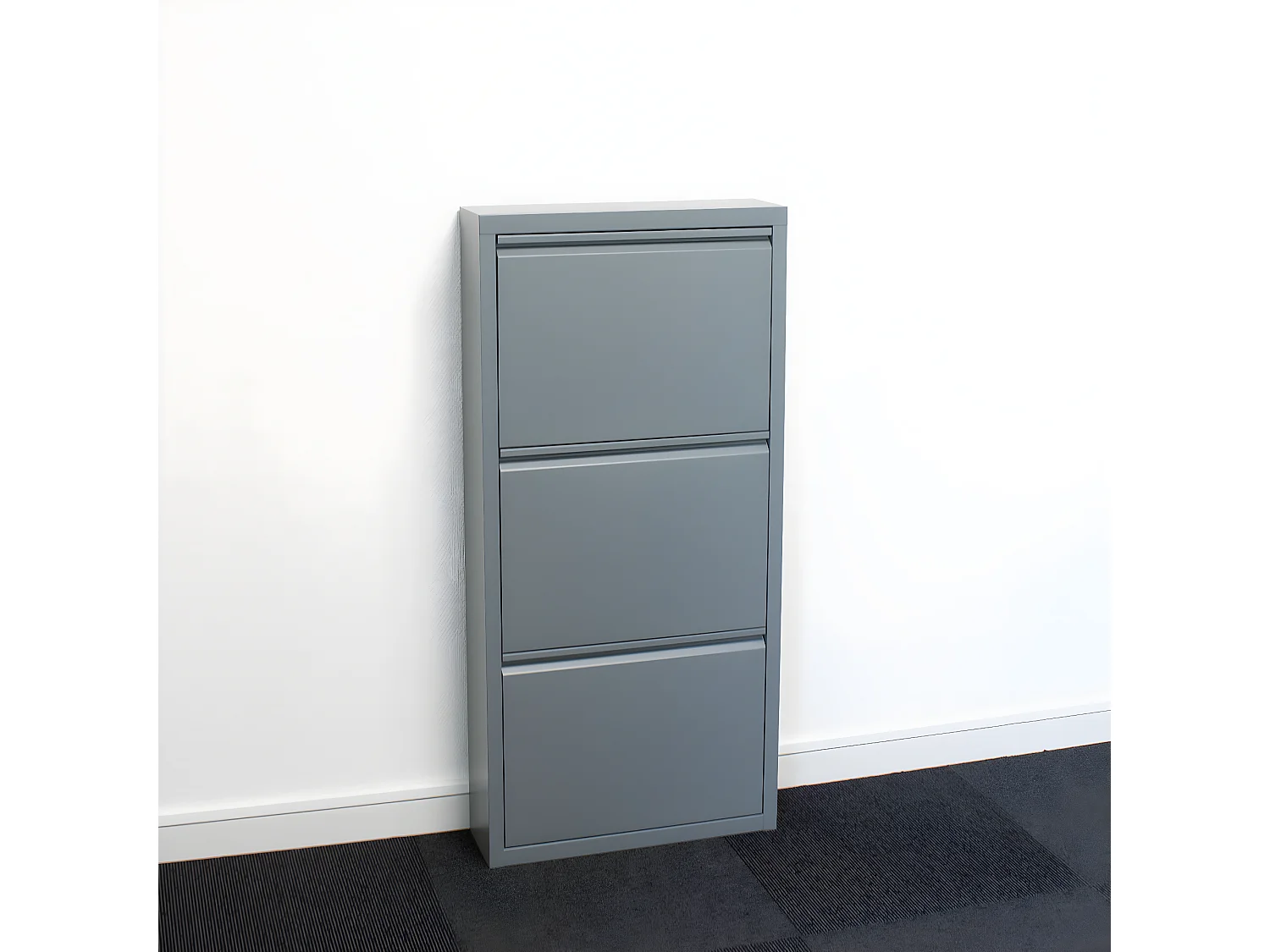 Scarpiera Pisa a 3 ante in grigio metallizzato. Consegnata completamente montata.