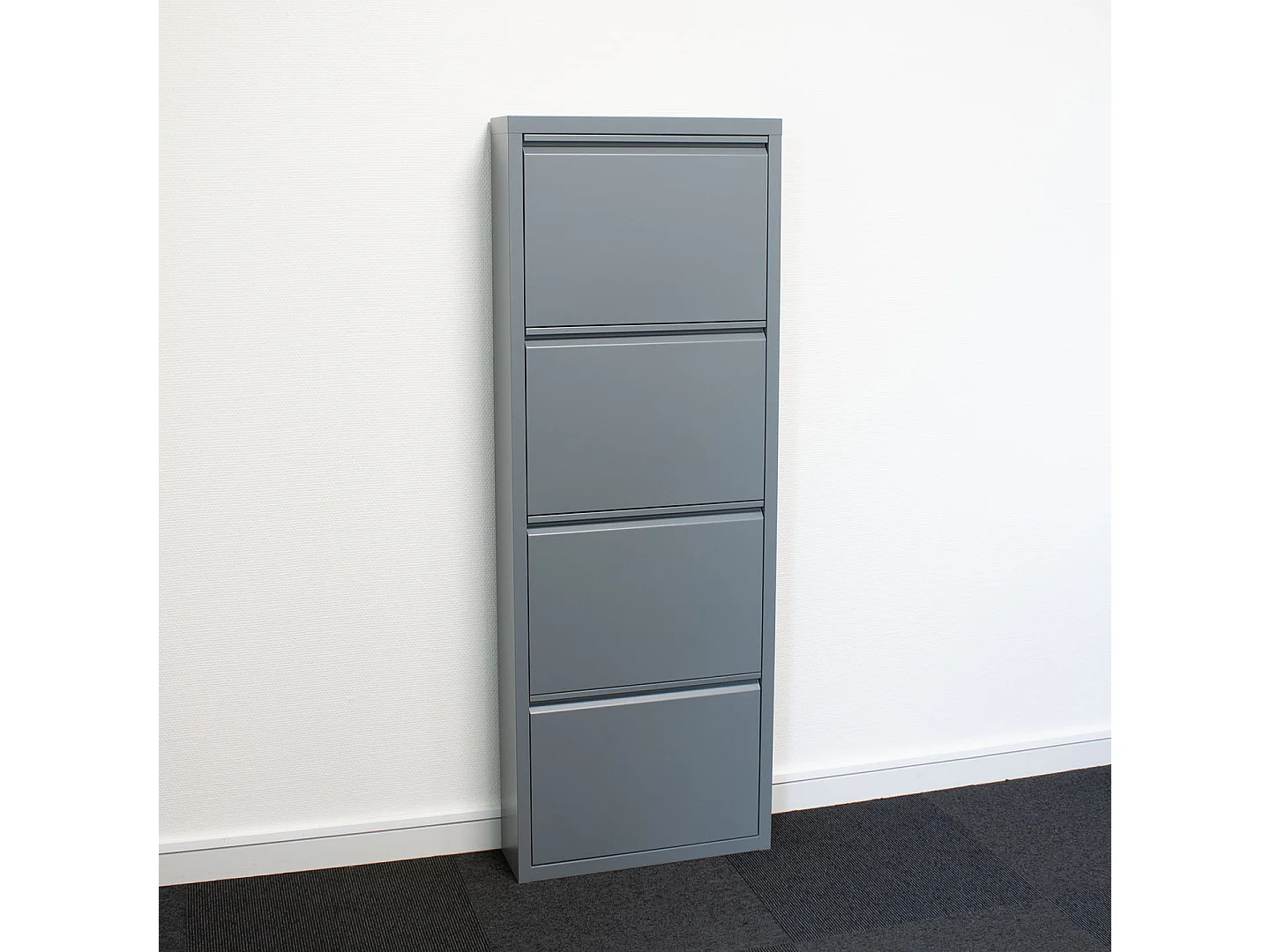 Pisa Schuhschrank mit 4 Klappen/Türen in Metall grau. Fertig montiert geliefert.