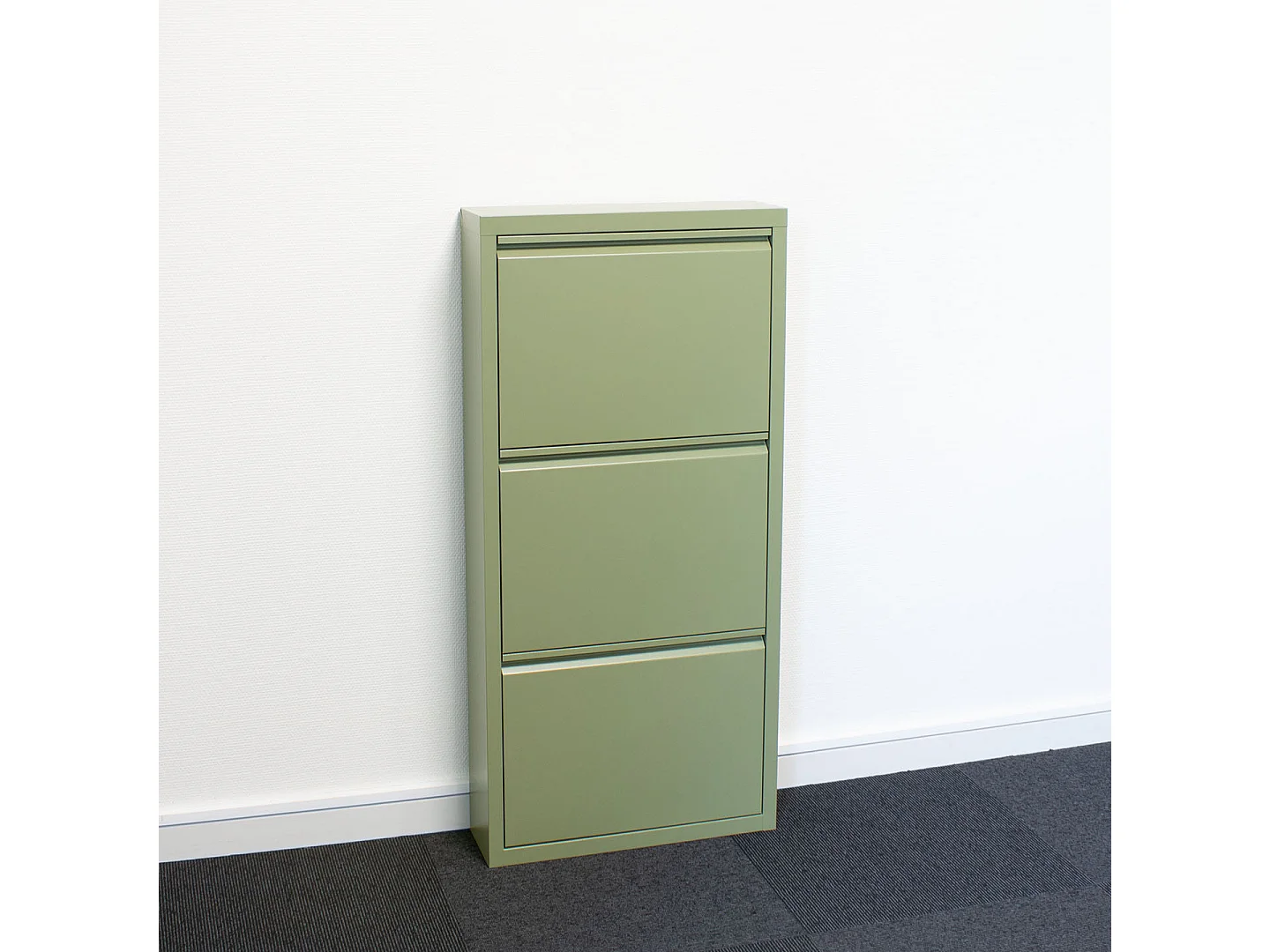 Pisa Armoire à chaussures à 9 rabats/portes en métal, vert. Livré entièrement monté.