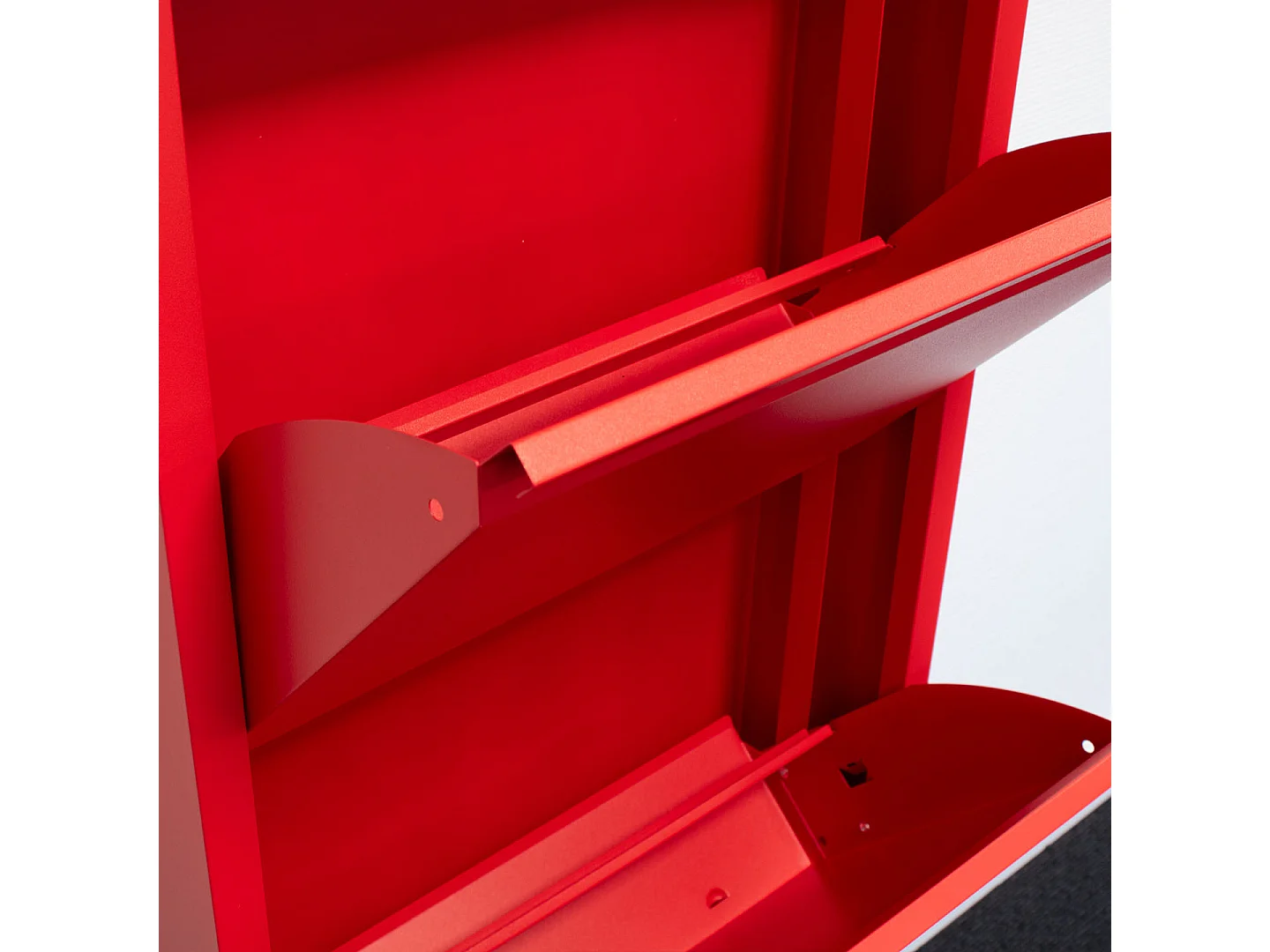 Pisa Schuhschrank mit 8 Klappen/Türen in Metall rot. Fertig montiert geliefert.