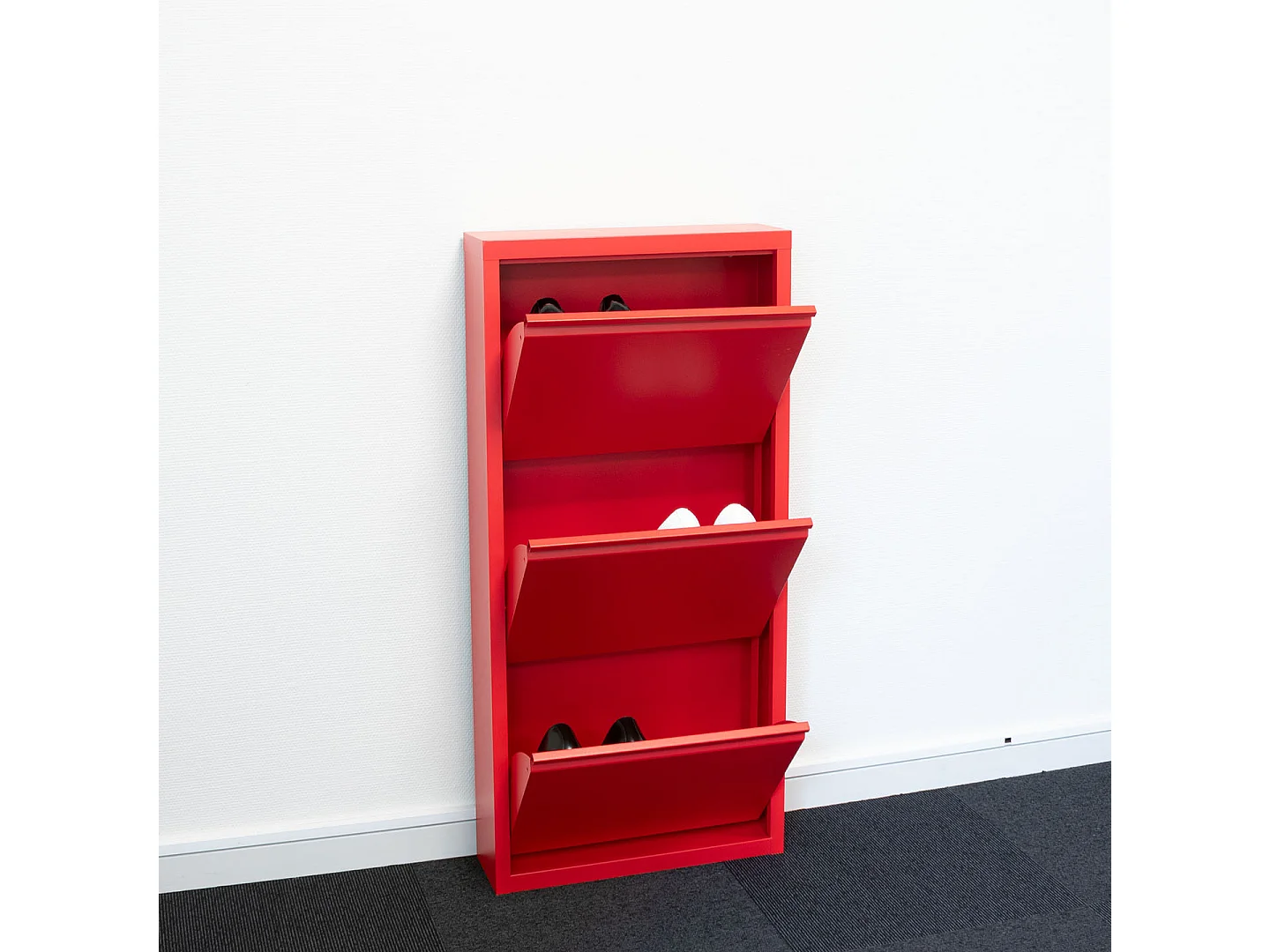 Zapatero Pisa de 9 puertas en metal rojo. Se entrega completamente montado.