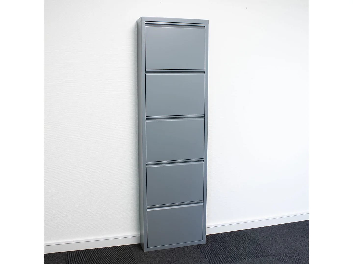 Pisa schoenenkast grijs metaal met 15 vakken.