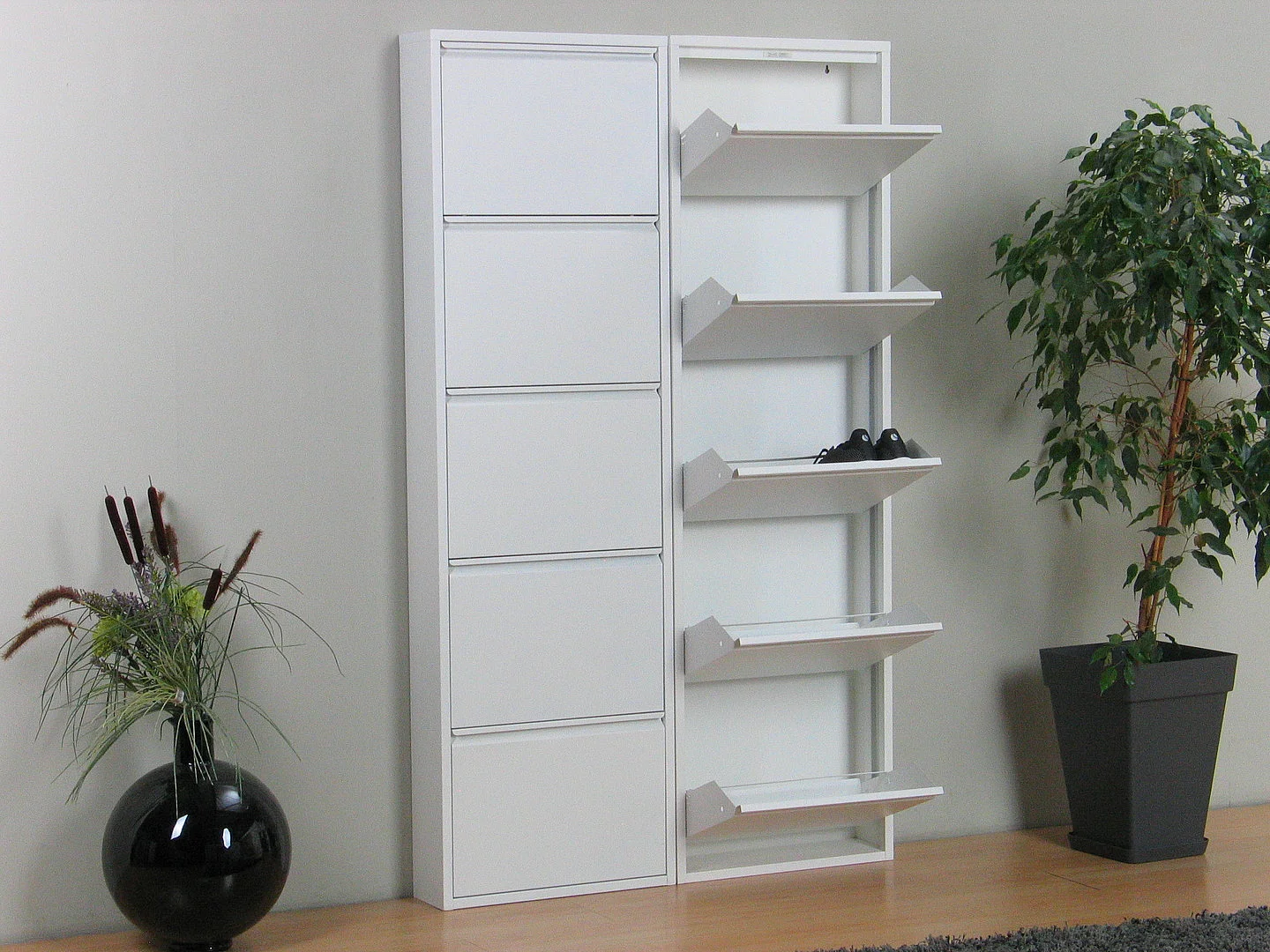 Pisa Schuhschrank mit 10 Klappen/ Türen in Metall weiss. Fertig montiert.