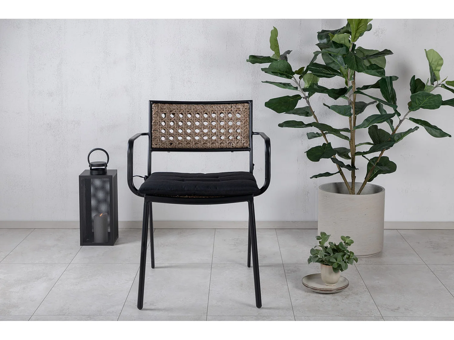 Paola Chaise de jardin avec support d'assise, empilable, noir, naturel.