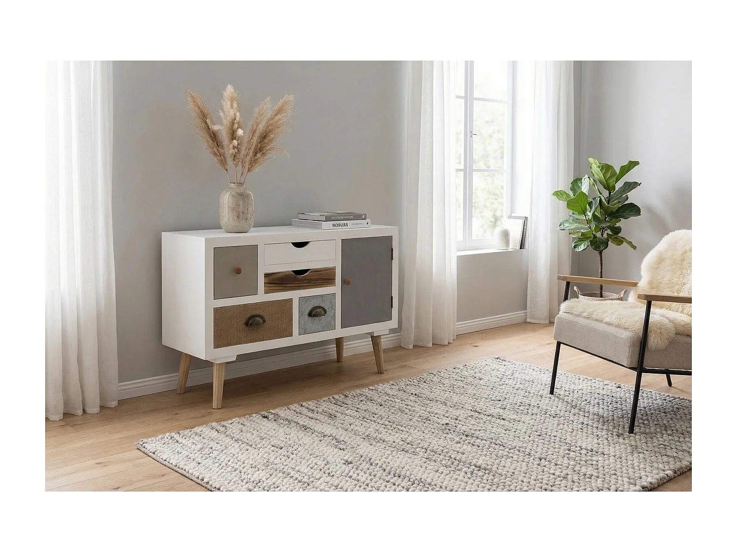 Thames Commode blanche avec 1 porte et 5 tiroirs de couleurs différentes. Livrée complètement montée.