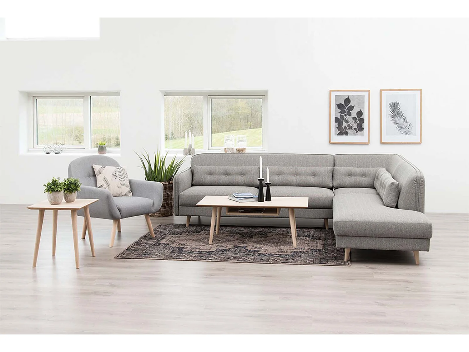 Cent Table basse avec 1 espace de rangement, en chêne, lixiviée en blanc.