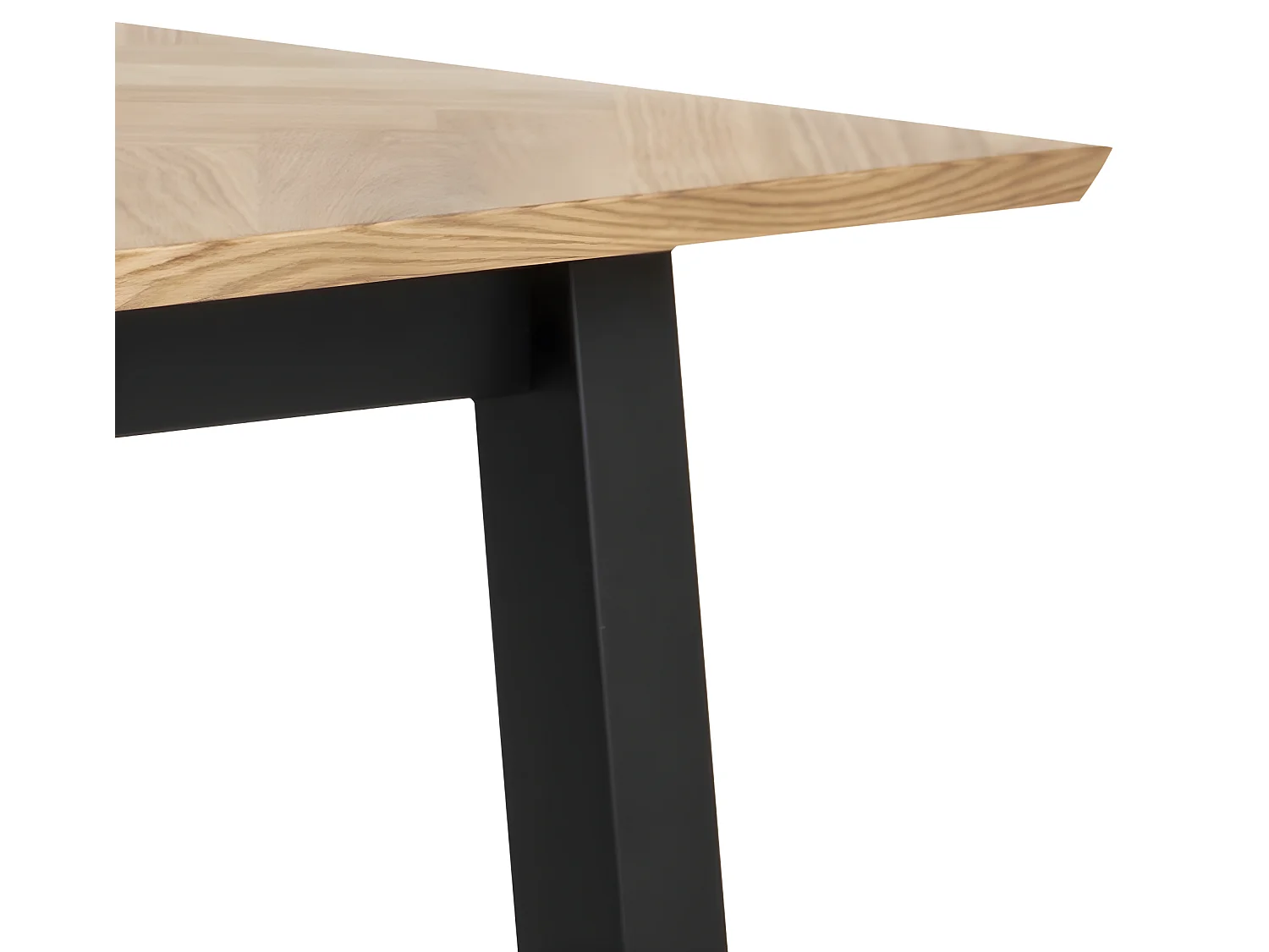 Brips eetkamertafel eikenfineer.