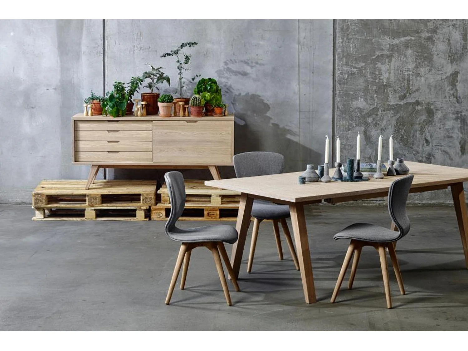 A-Line Esstisch vorbereitet für Zusatzplatte, Eiche.