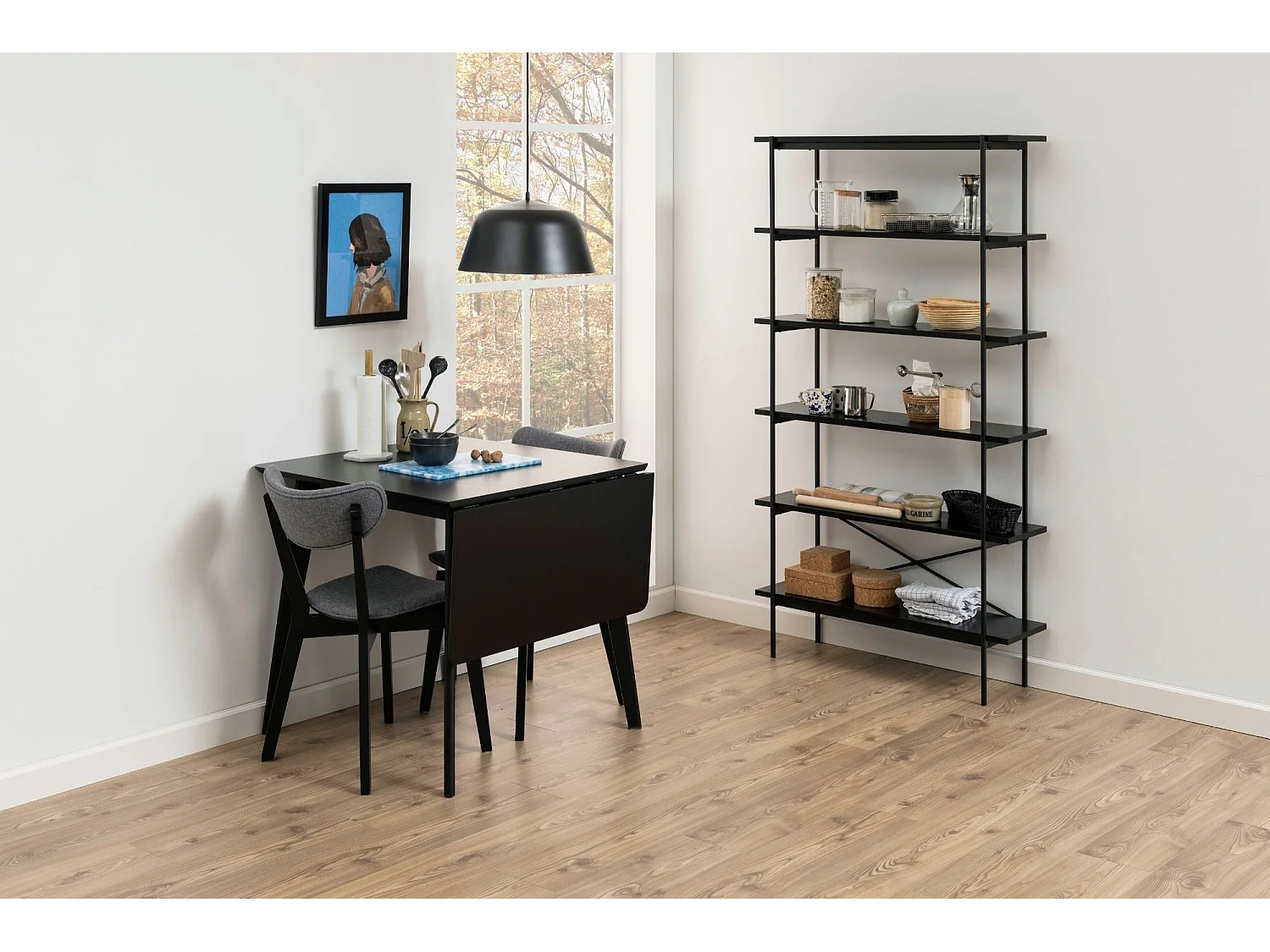 Roxby Esstisch inkl. 1 zusätzlicher Teller 40cm schwarz.