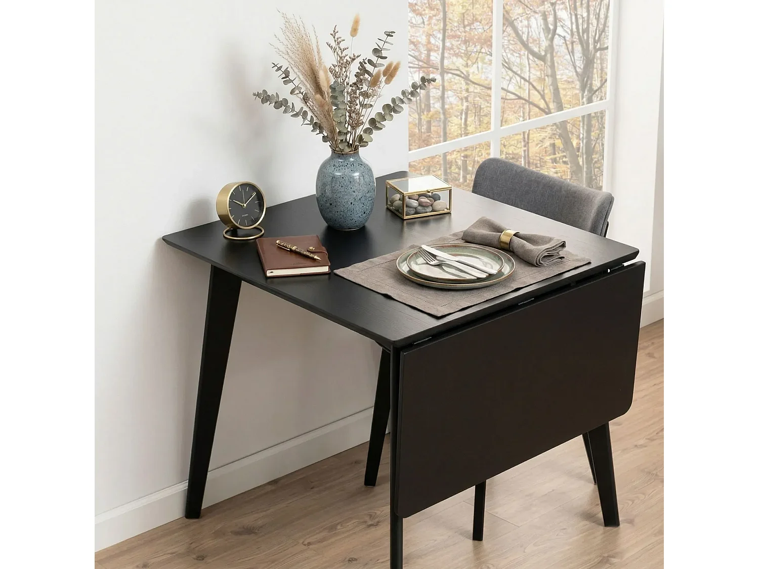 Tavolo da pranzo Roxby incl. 1 piatto aggiuntivo da 40 cm nero.