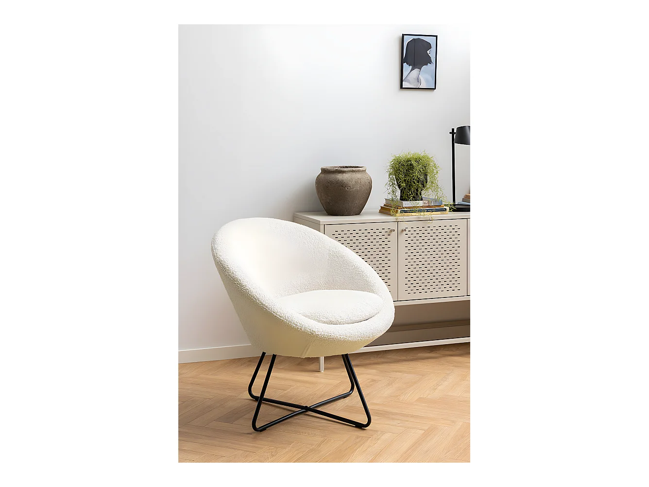 Sillón central beige.