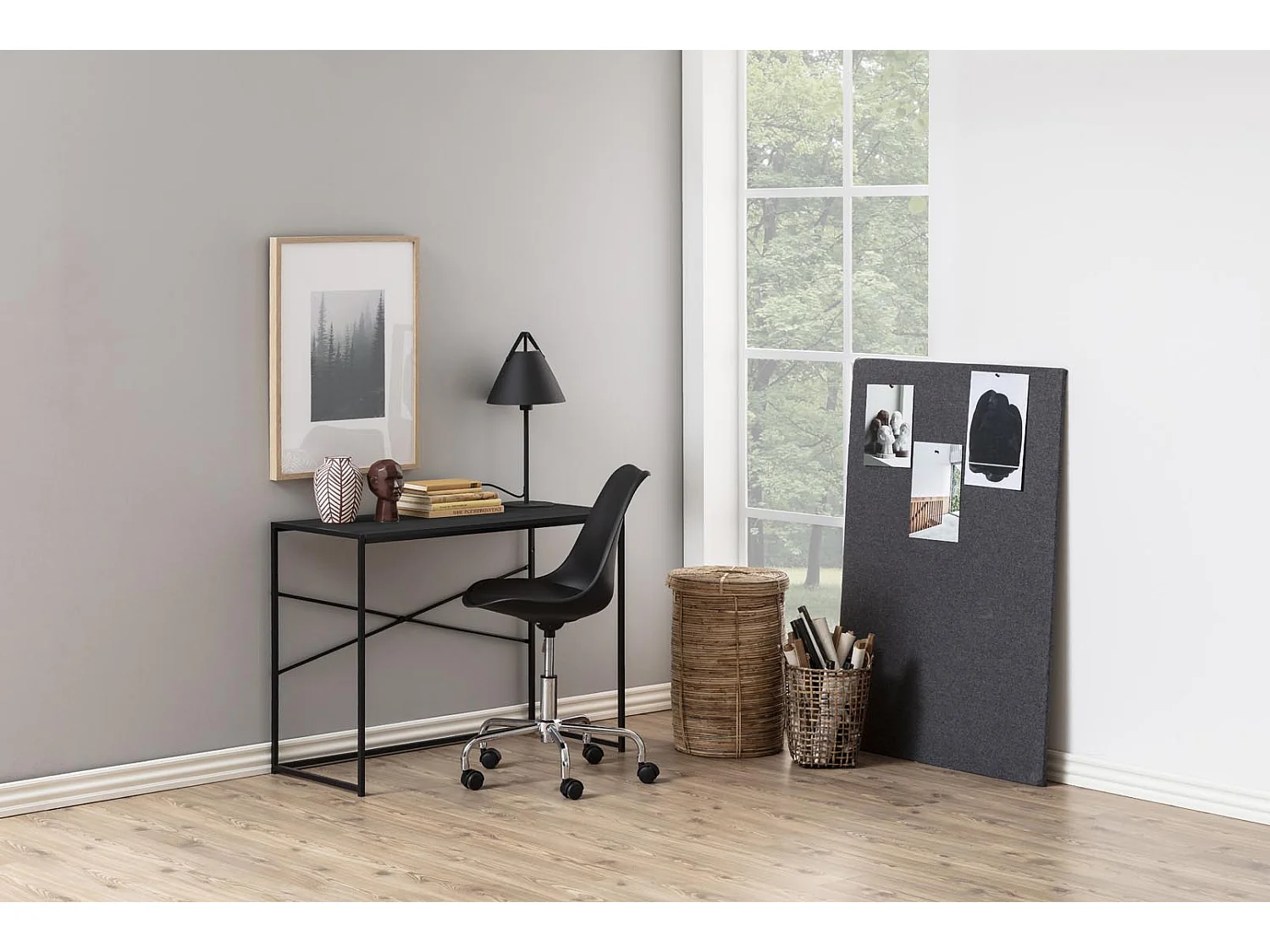 Sea Schreibtisch schwarz Esche Dekor, Metall schwarz.