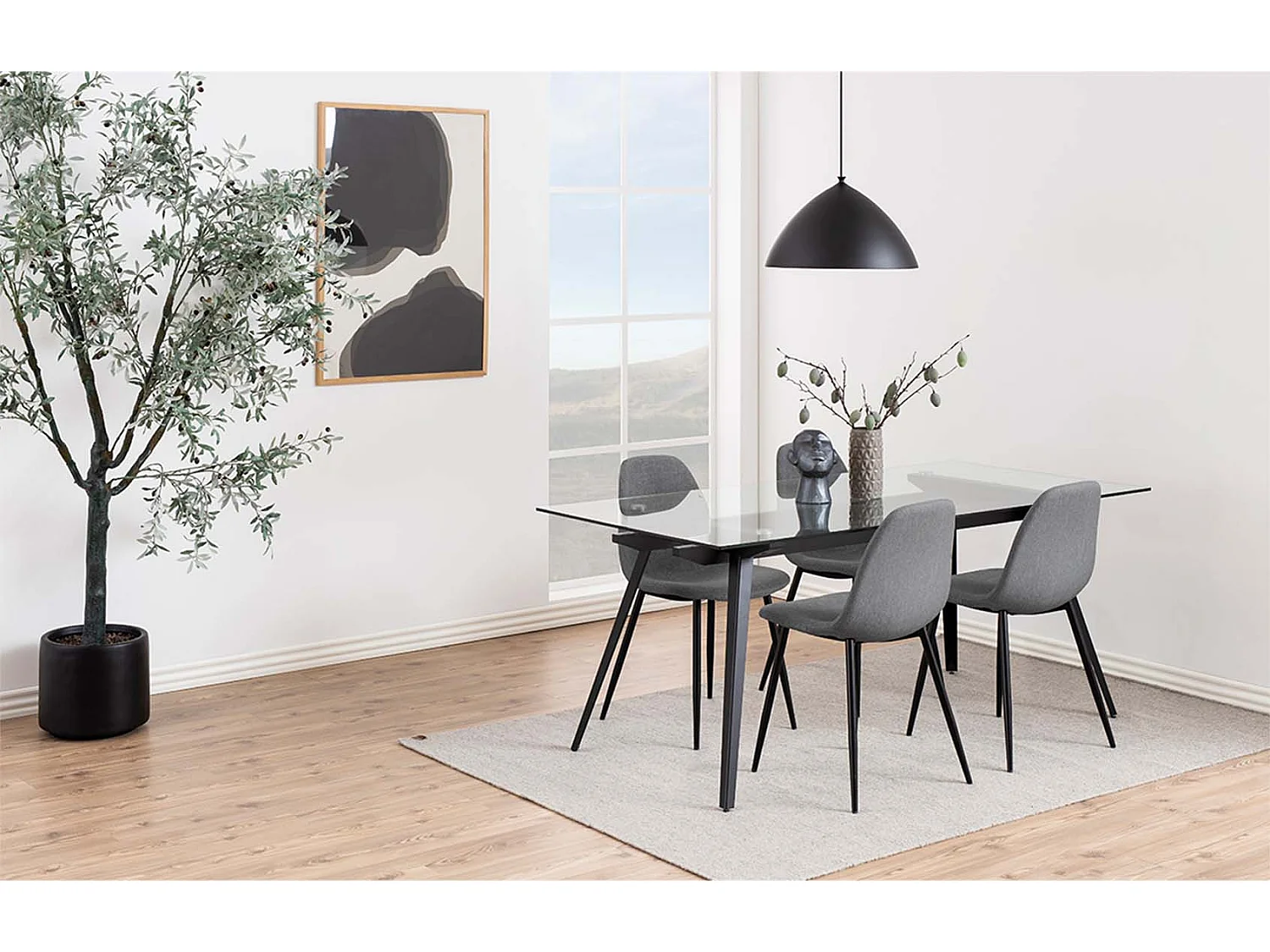 Chaise de table à manger en tissu, gris clair et structure en noir.