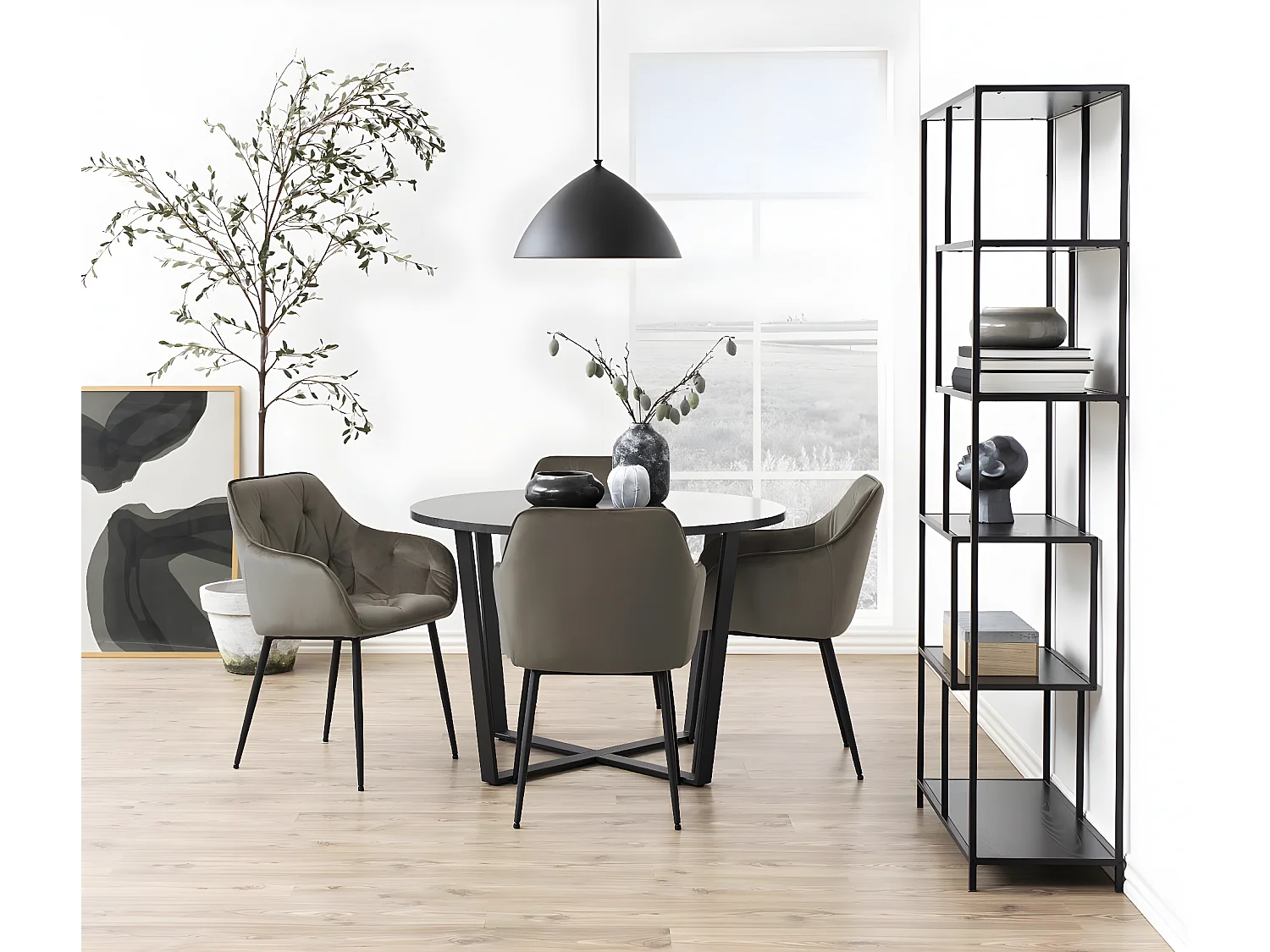 Brooke chaise de salle à manger avec accoudoirs beige.