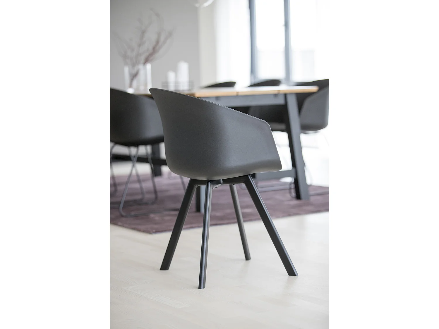 Momo Esszimmerstuhl grau.