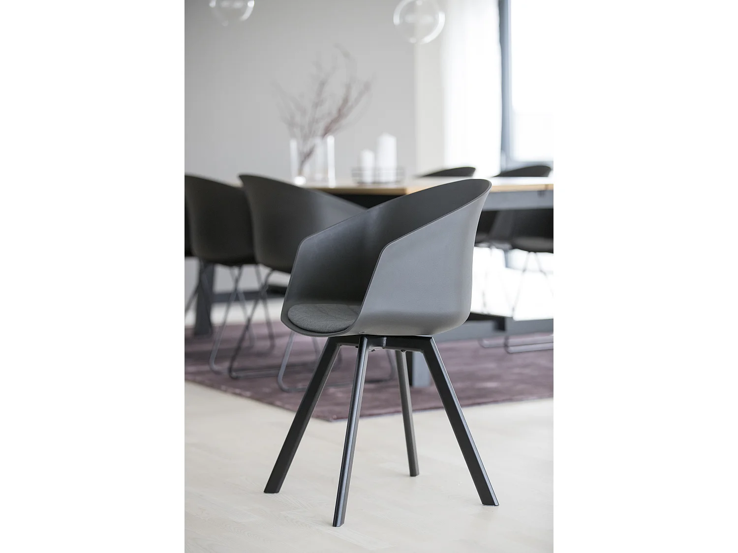 Momo Esszimmerstuhl grau.