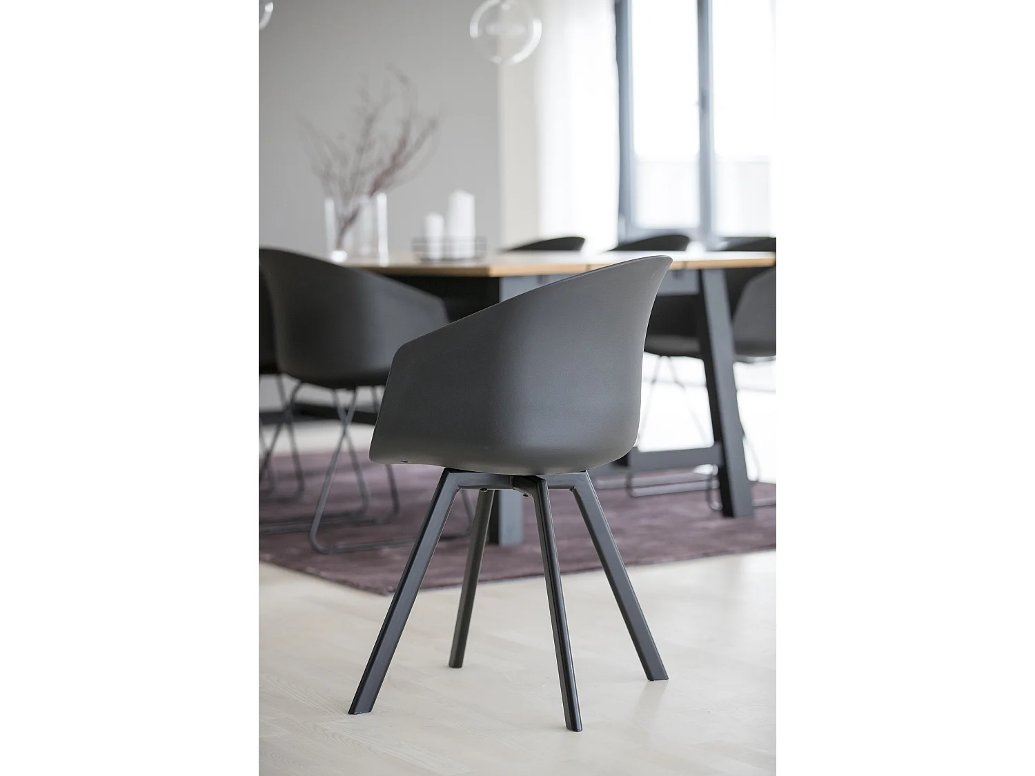 Momo Esszimmerstuhl grau.
