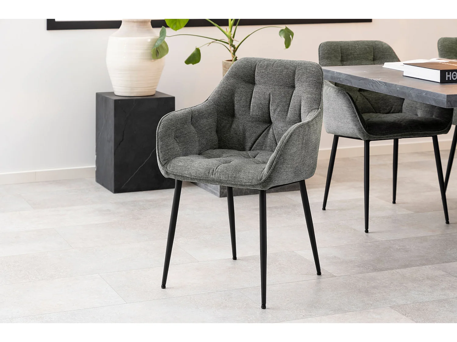 Brooke Chaise de salle à manger avec accoudoirs, gris.