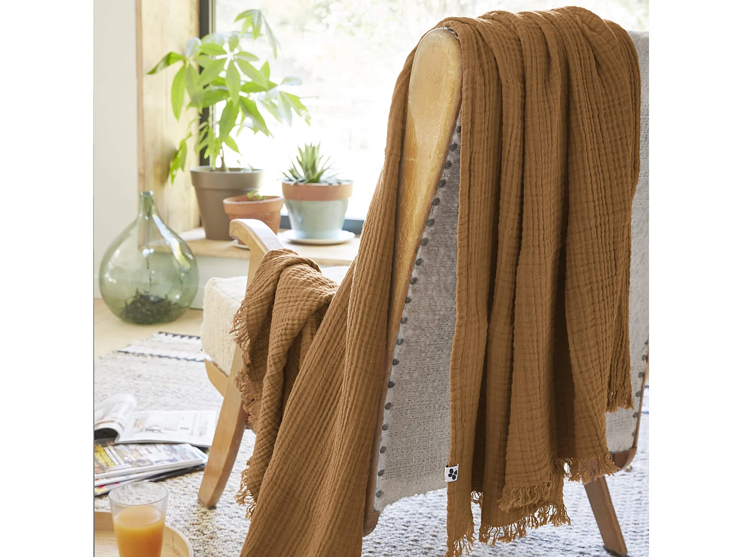 Plaid gaze de coton à franges marron 180x220 cm