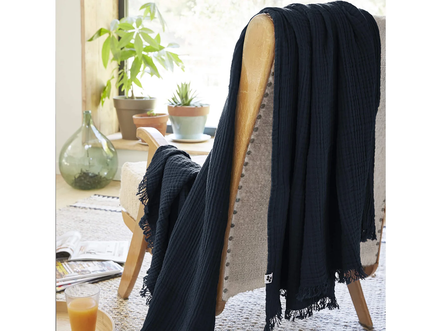 Plaid gaze de coton à franges marine 180x220 cm