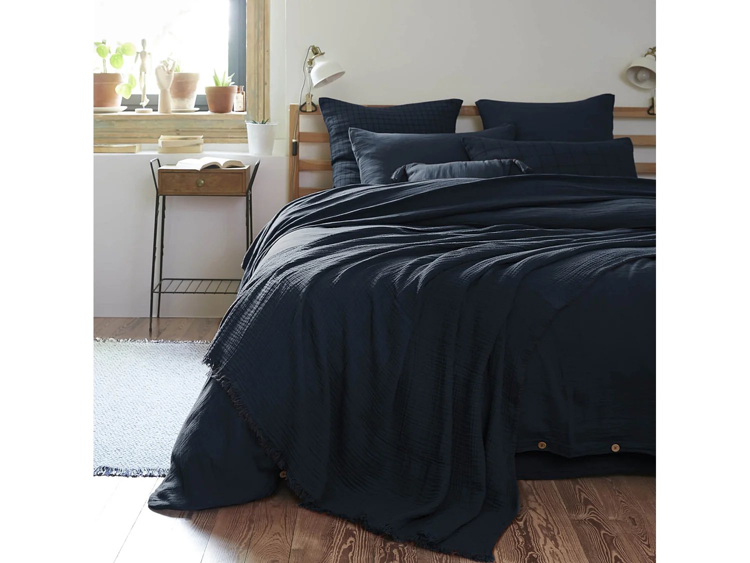 Plaid gaze de coton à franges marine 130x160 cm