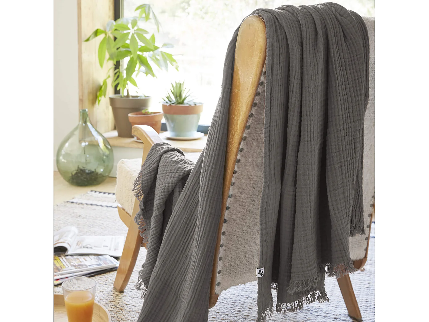 Plaid gaze de coton à franges gris anthracite 180x220 cm