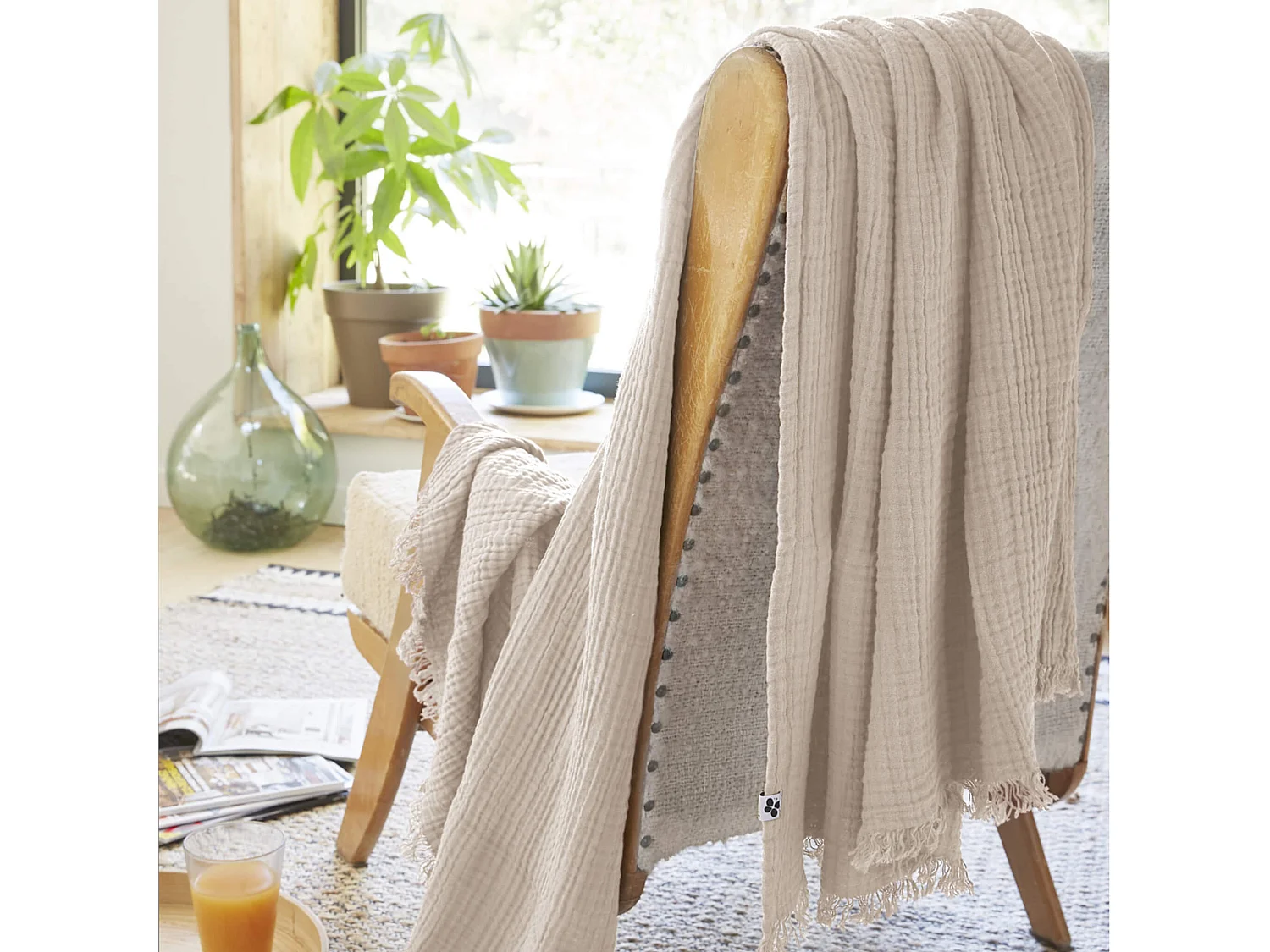 Plaid gaze de coton à franges beige 180x220 cm