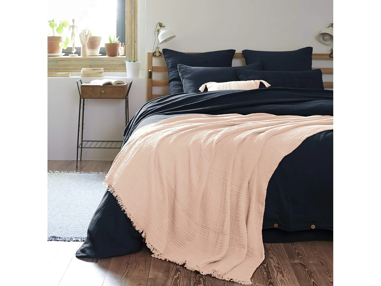 Plaid gaze de coton à franges rose 130x160 cm