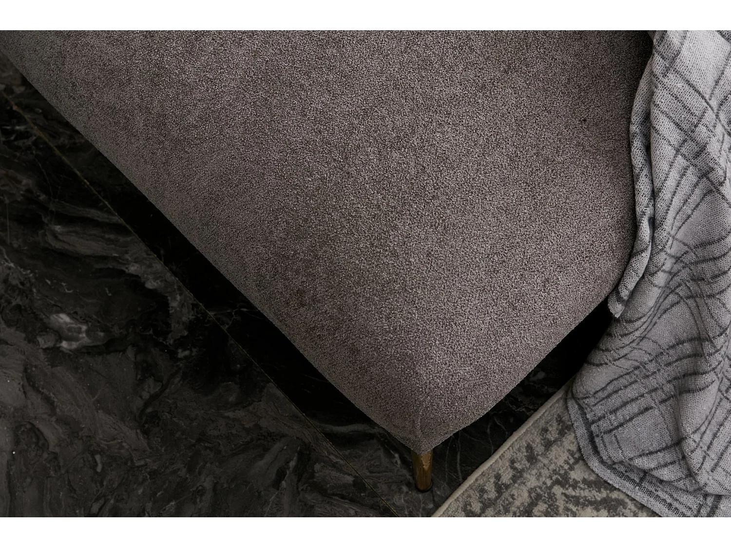 Converteerbare hoekbank in stof en gouden poten Birka 266 cm-Kleur Grijs-juiste hoek