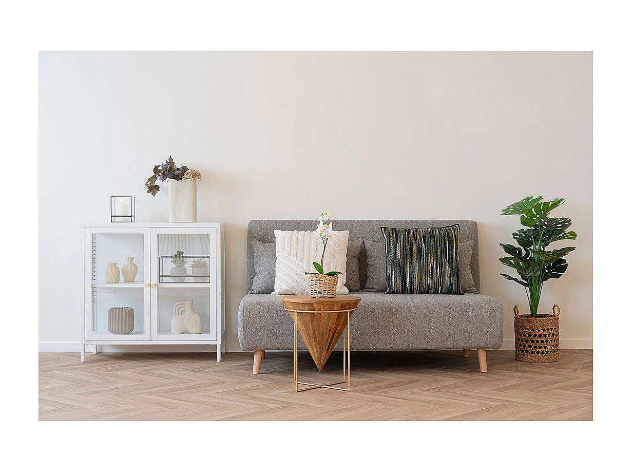 Harm Table basse en teinte naturelle avec pieds en acier doré.