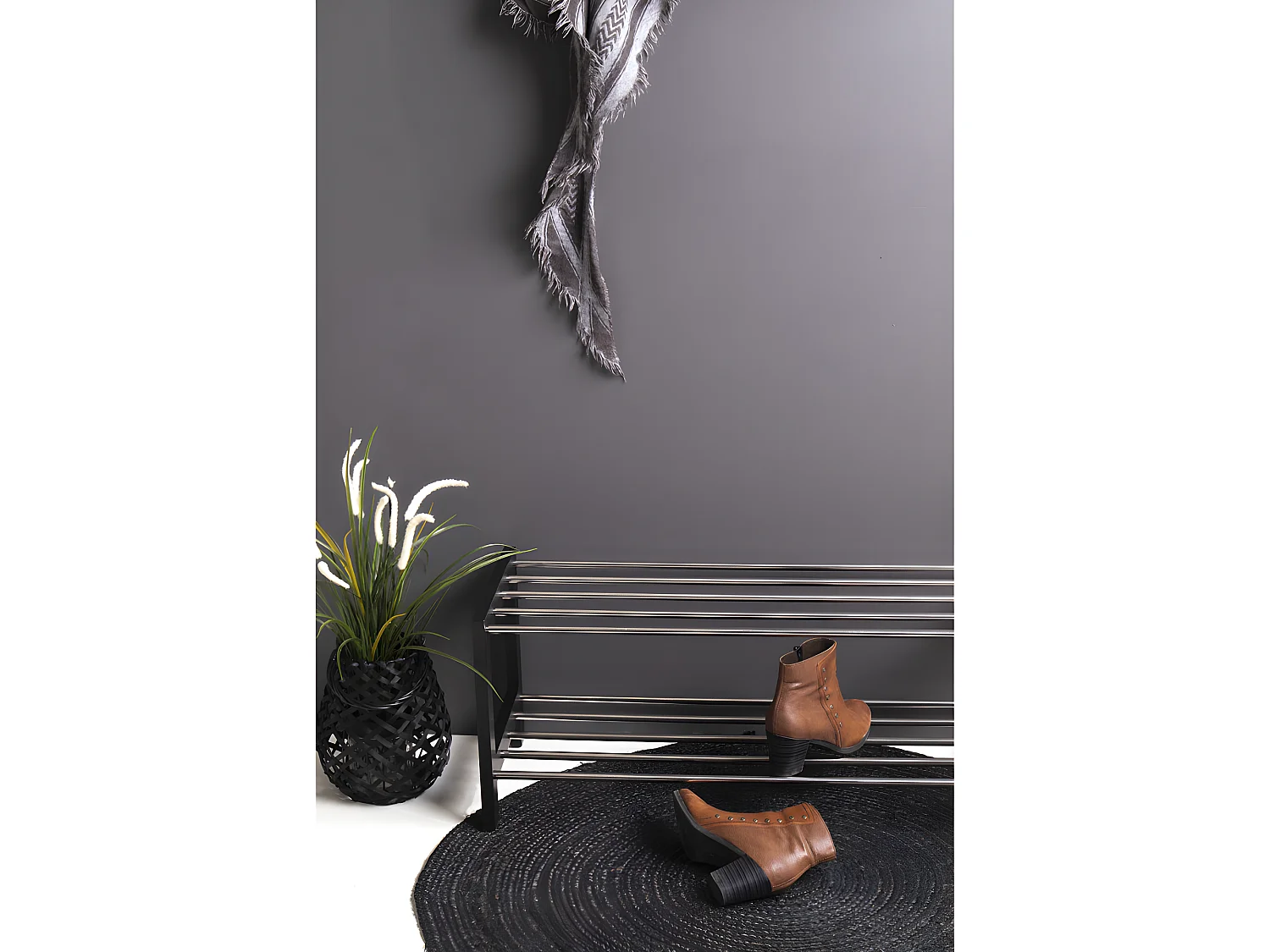 Zapatero Paige de color negro.