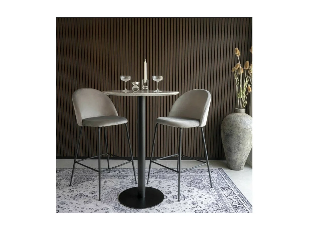 Silla de barra de terciopelo gris con pies negros