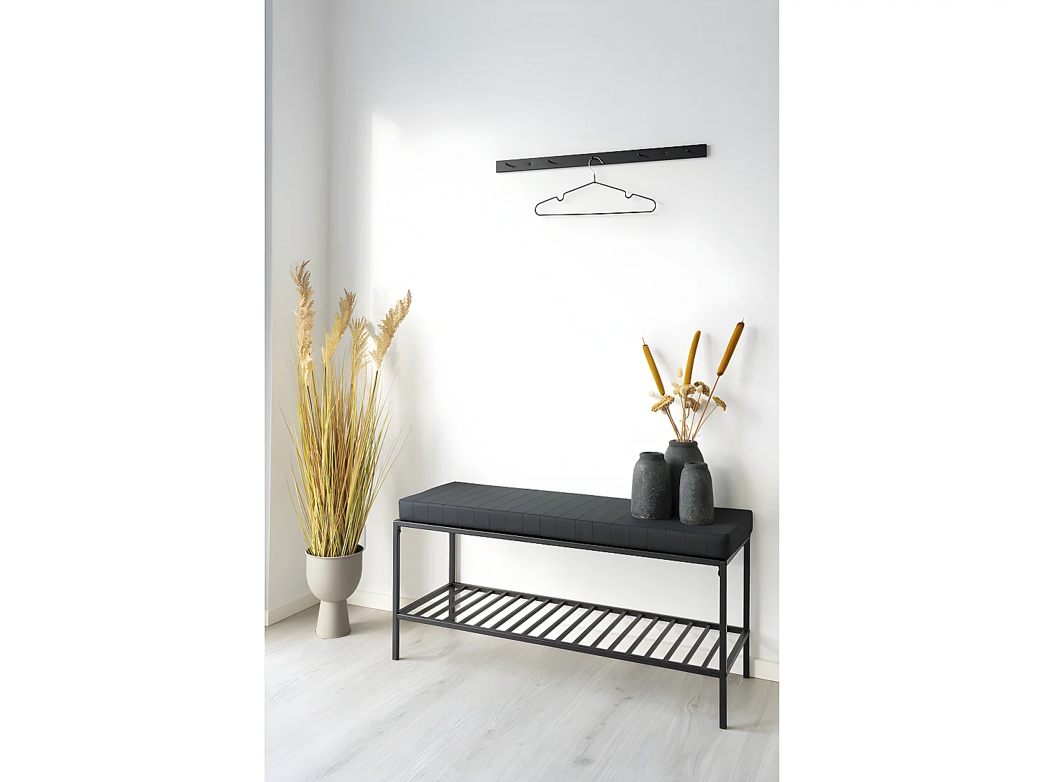 Vita kapstok 5 haken zwart.