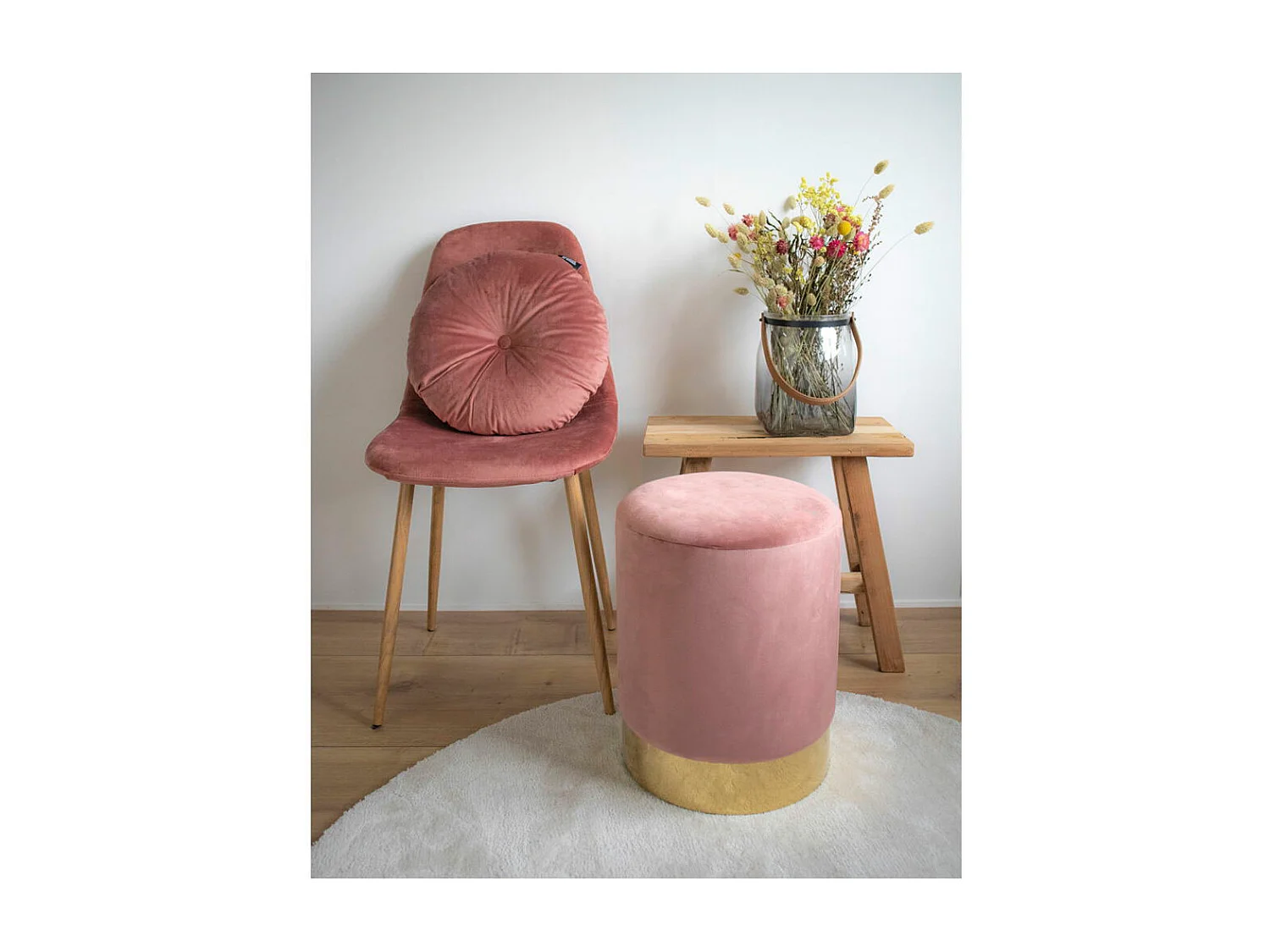 Gavin Tabouret de chevet, rose avec bord en laiton.