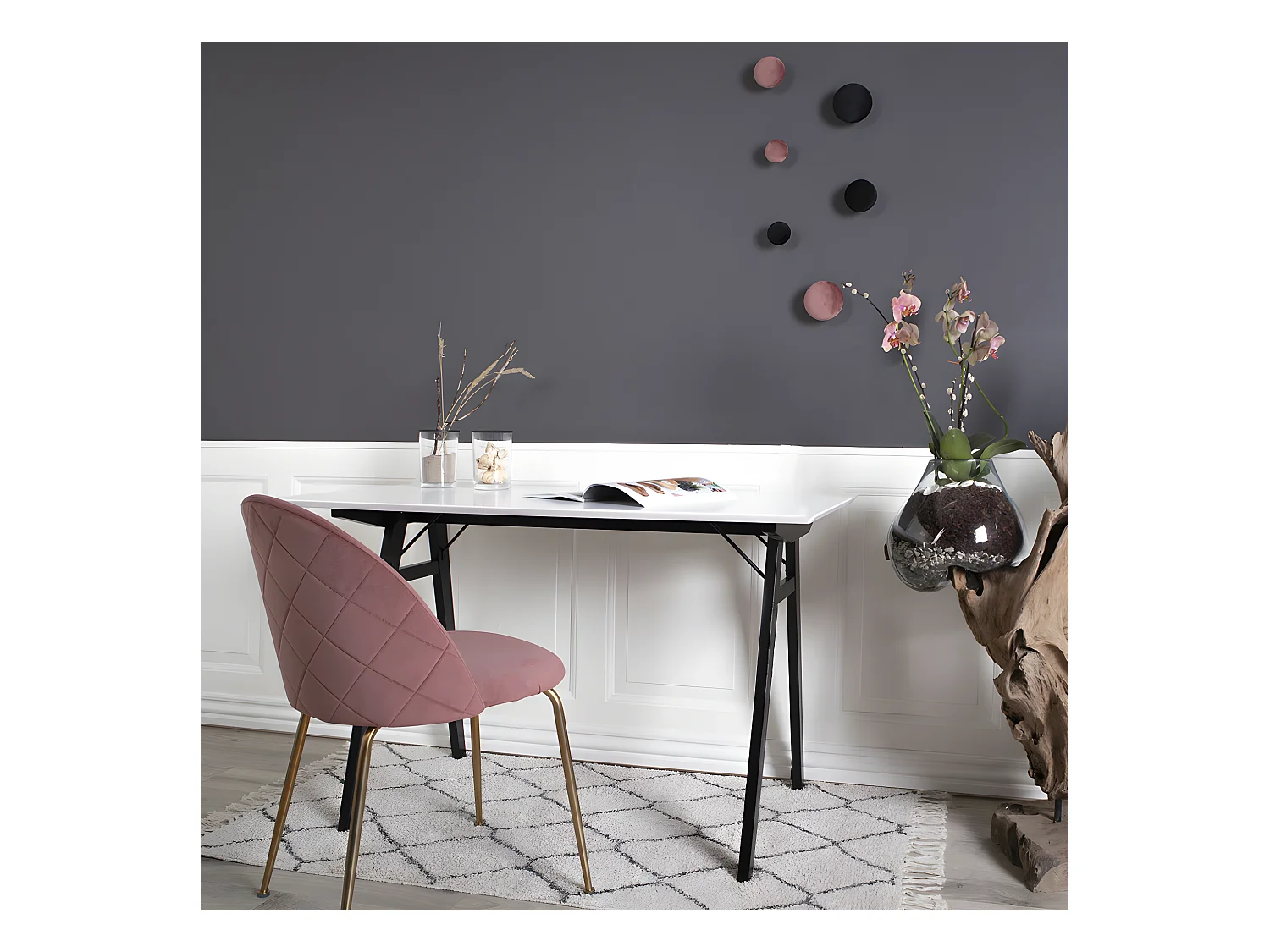 Geles Chaise de salle à manger en velours, rose, pieds en laiton.