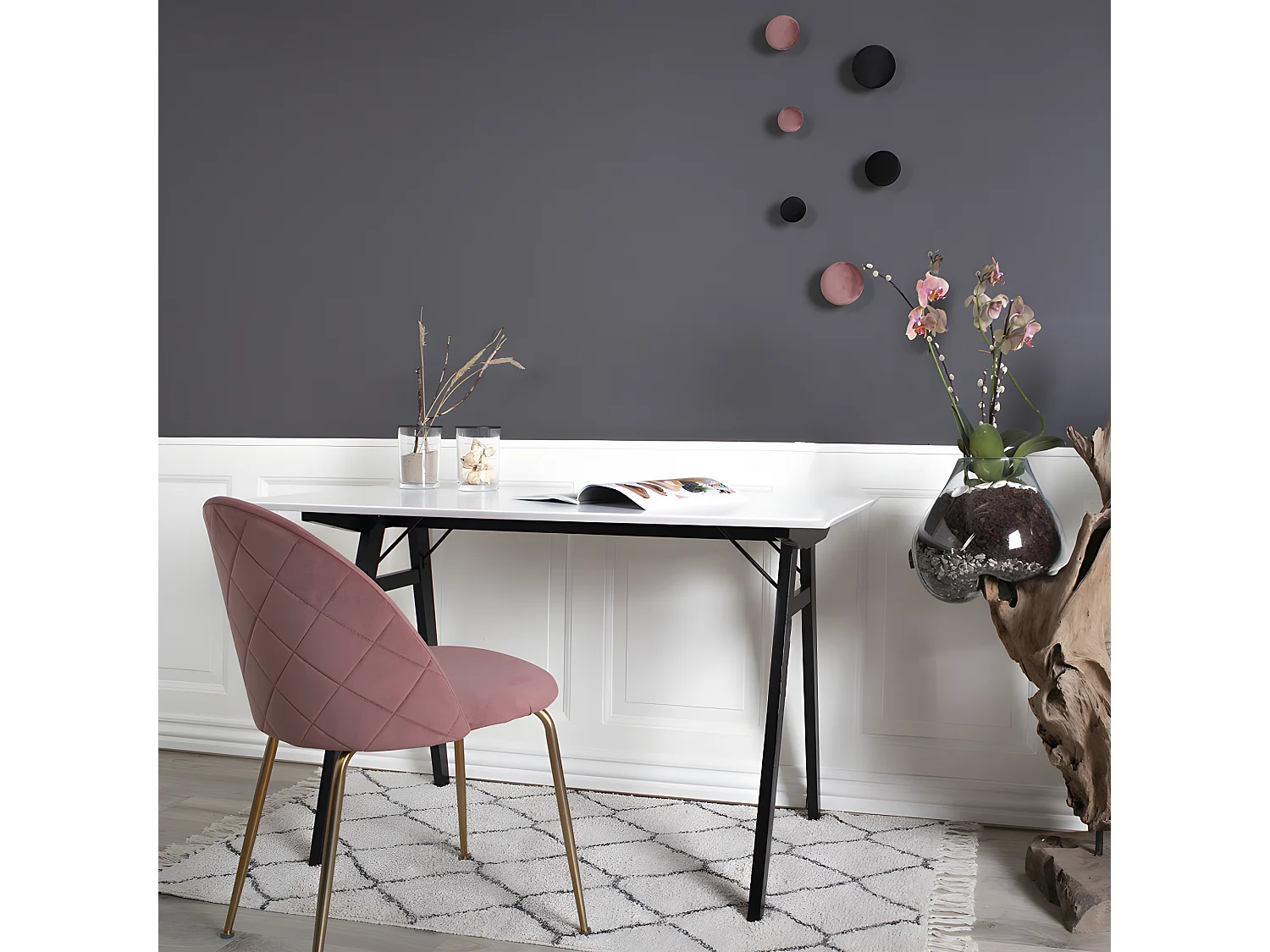 Geles eetkamerstoel rosa velours, poten in messing look.