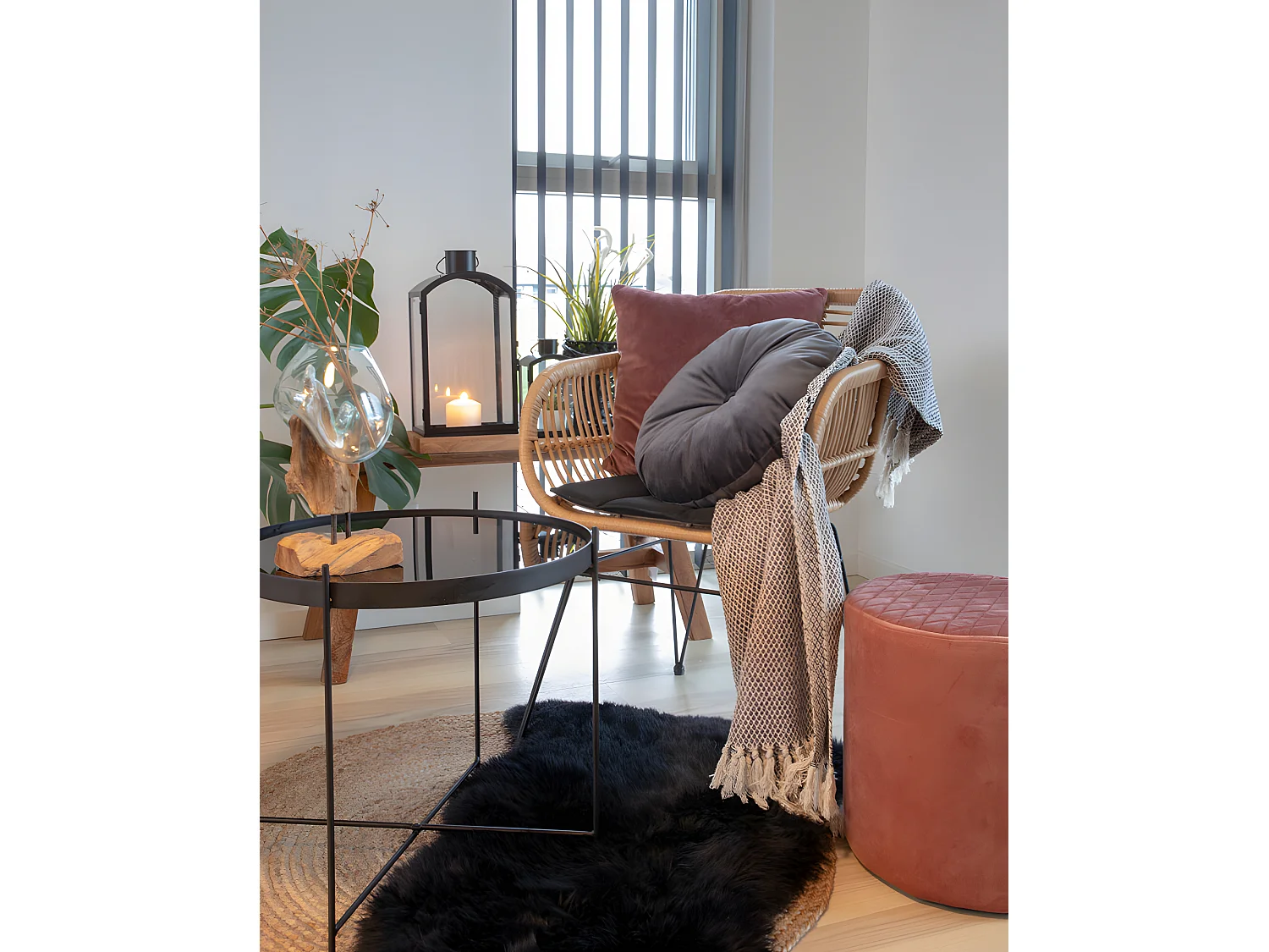 Trish fauteuil met kussen, rotan natuur.