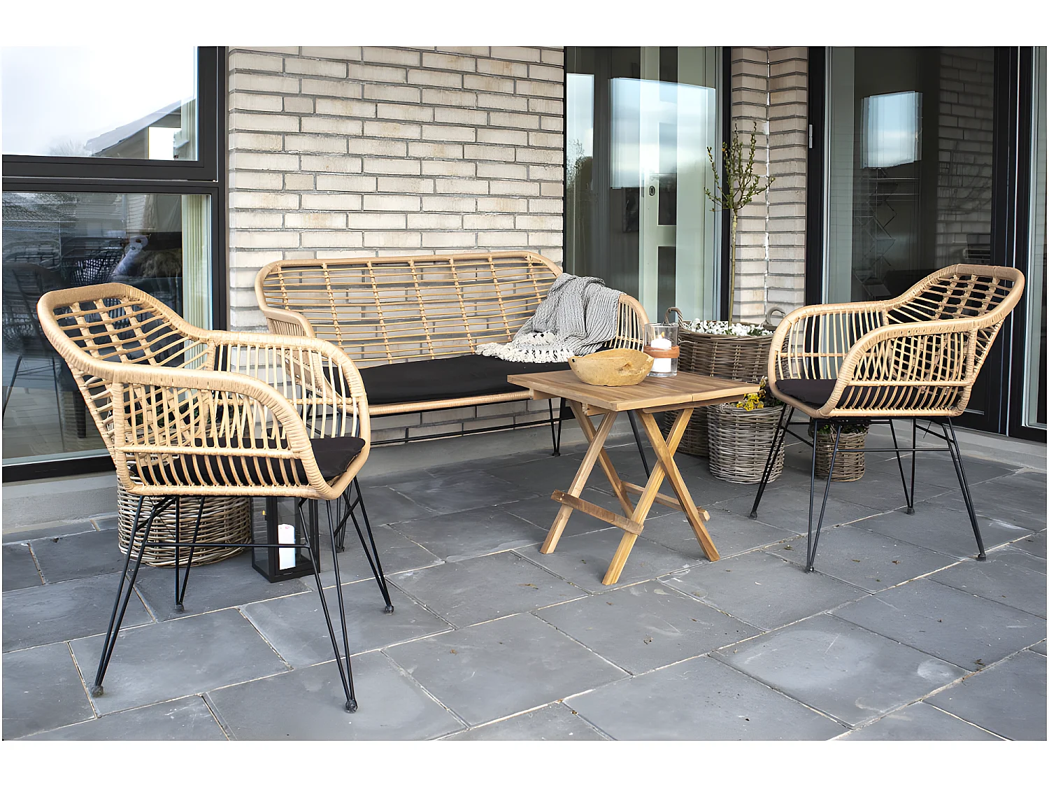 Trish fauteuil met kussen, rotan natuur.