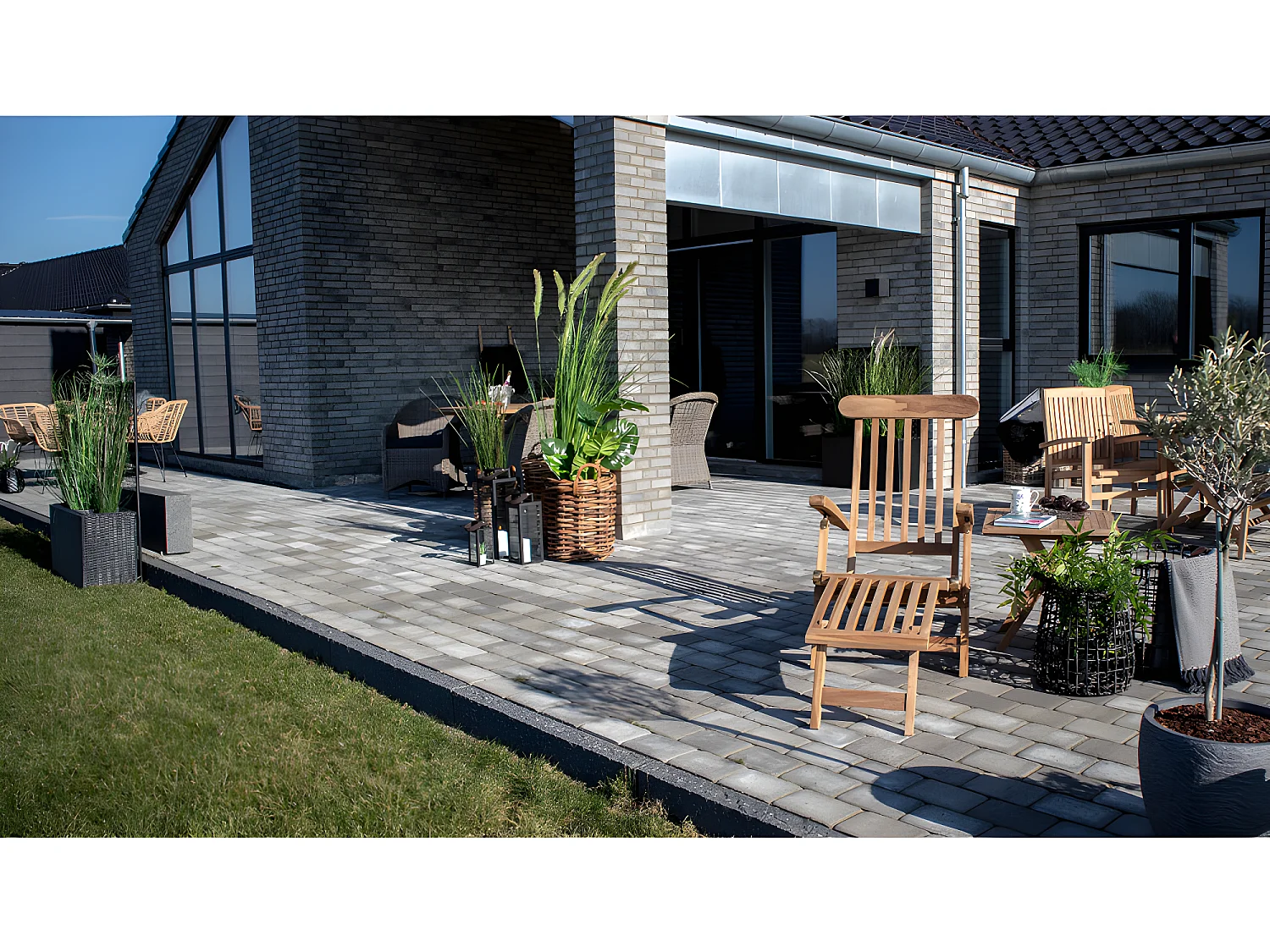 Alkas Chaise longue, teck massif.