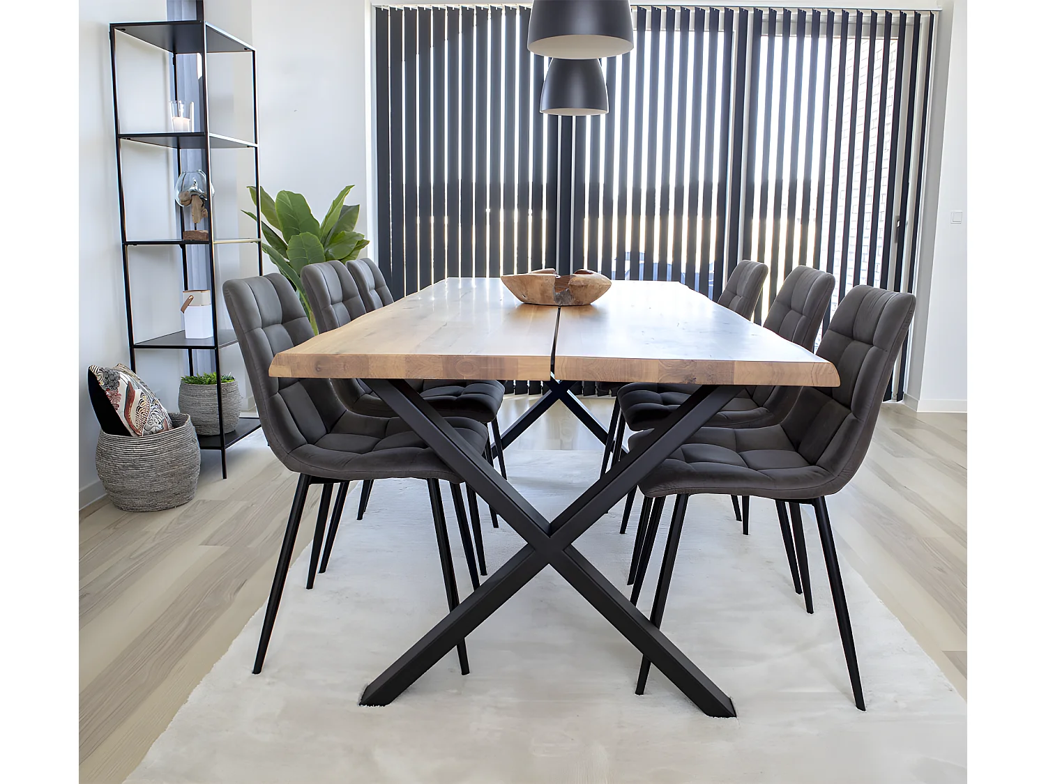 Tony eetkamertafel 95x200 cm met golvende rand, eiken, zwarte poten.