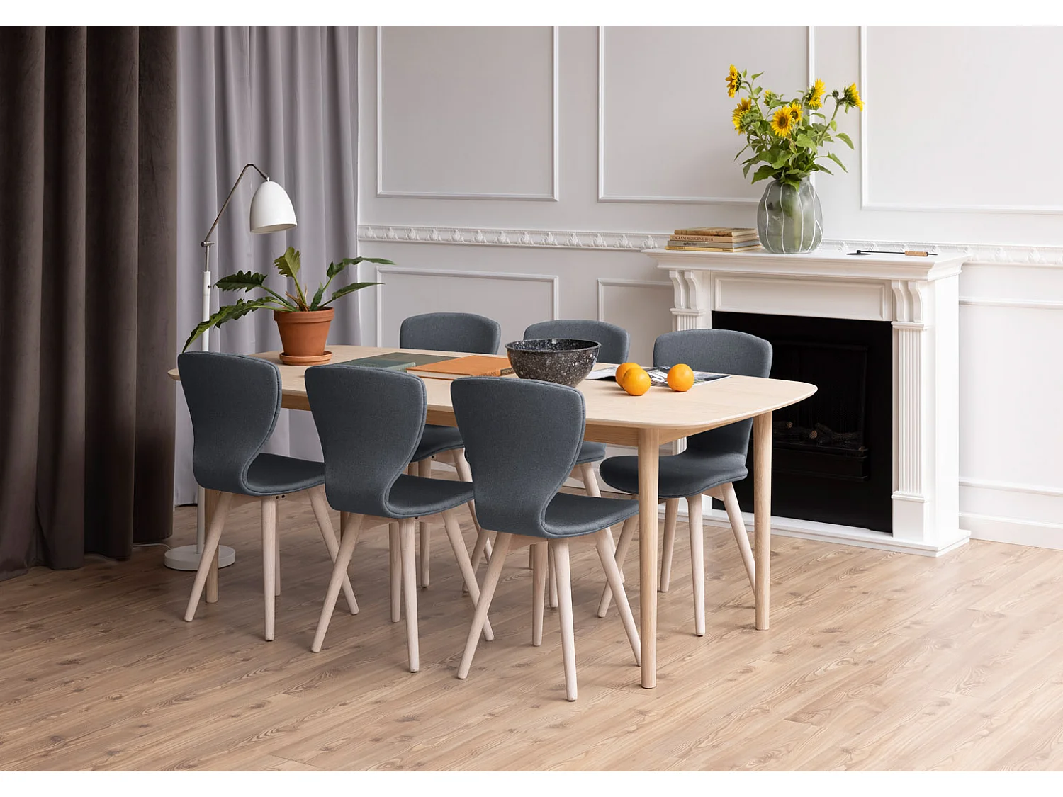 Assor eetkamertafel ovaal, voorbereid voor extra bladen, wit geolied eiken decor.