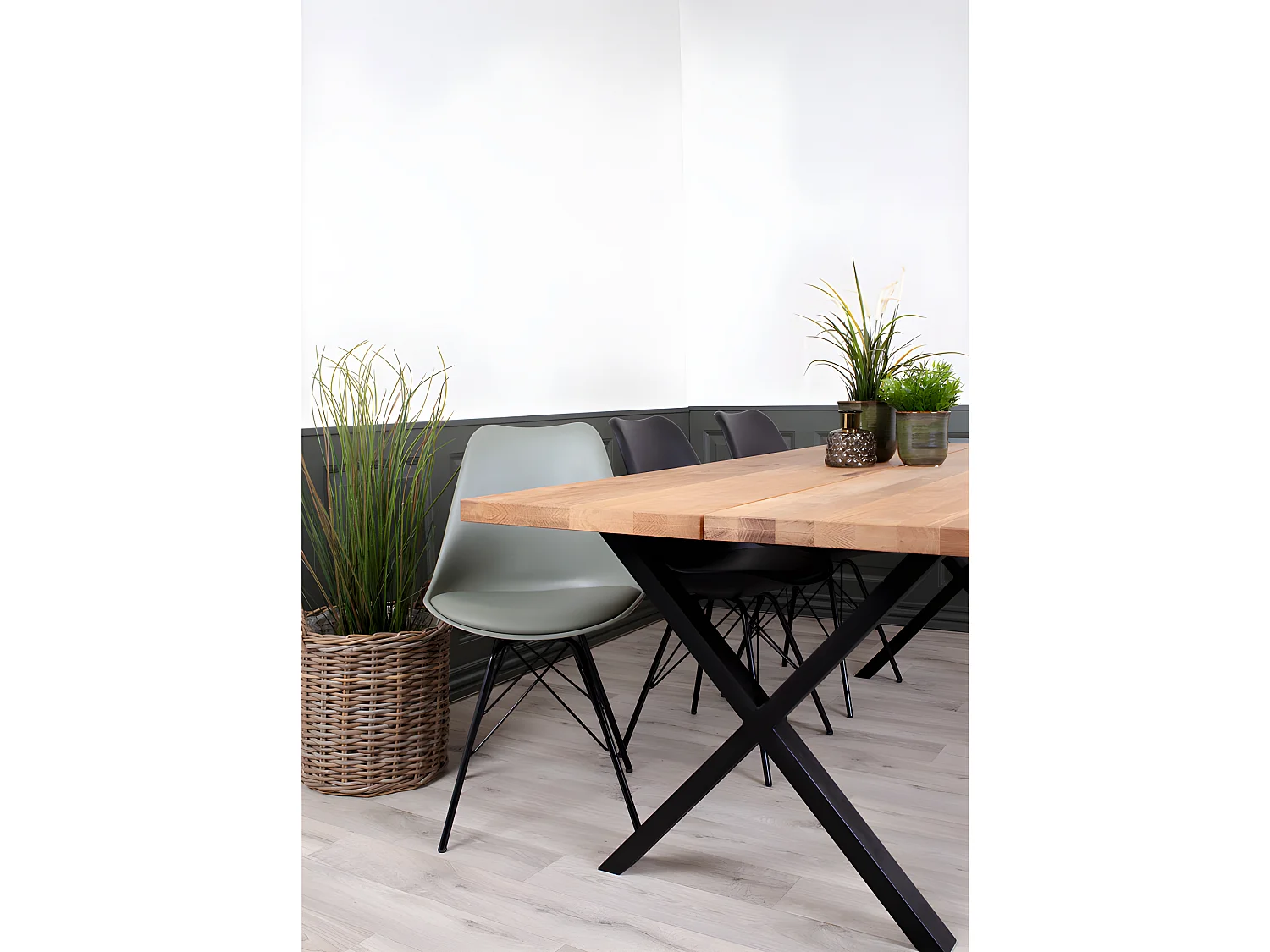 Moss Table de salle à manger 200x95 cm, chêne délavé, noir.