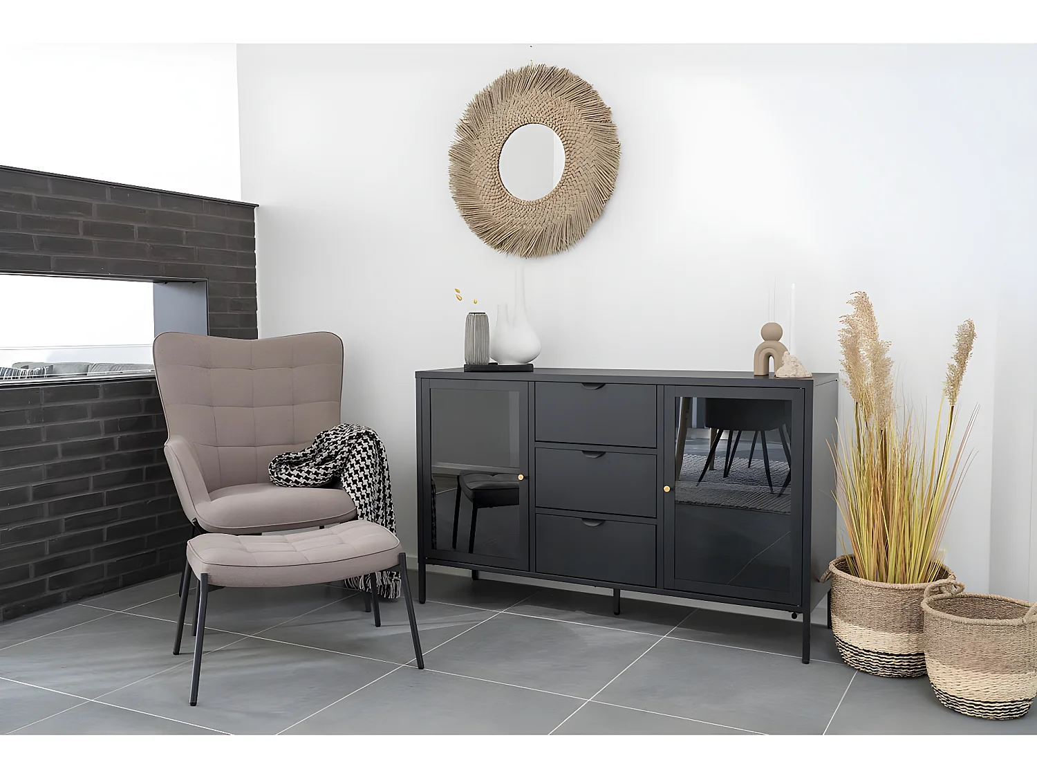 Dalby Sideboard 2 Glastüren, 3 Schubladen schwarz.