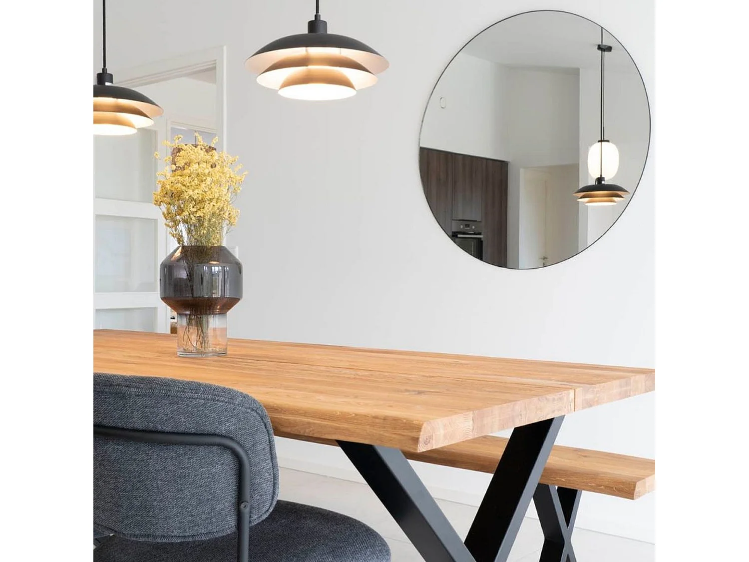 Specchio in alluminio rotondo con cornice nera Ø 80 cm