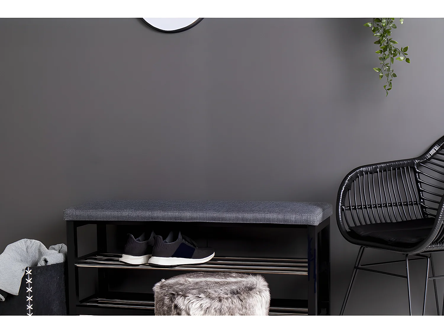 Panca Paige con cuscino e 2 ripiani grigi.