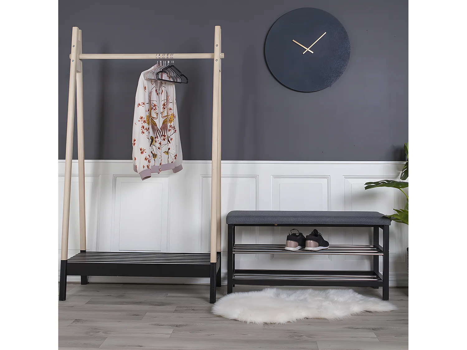 Banco Paige con cojín y 2 estantes gris.