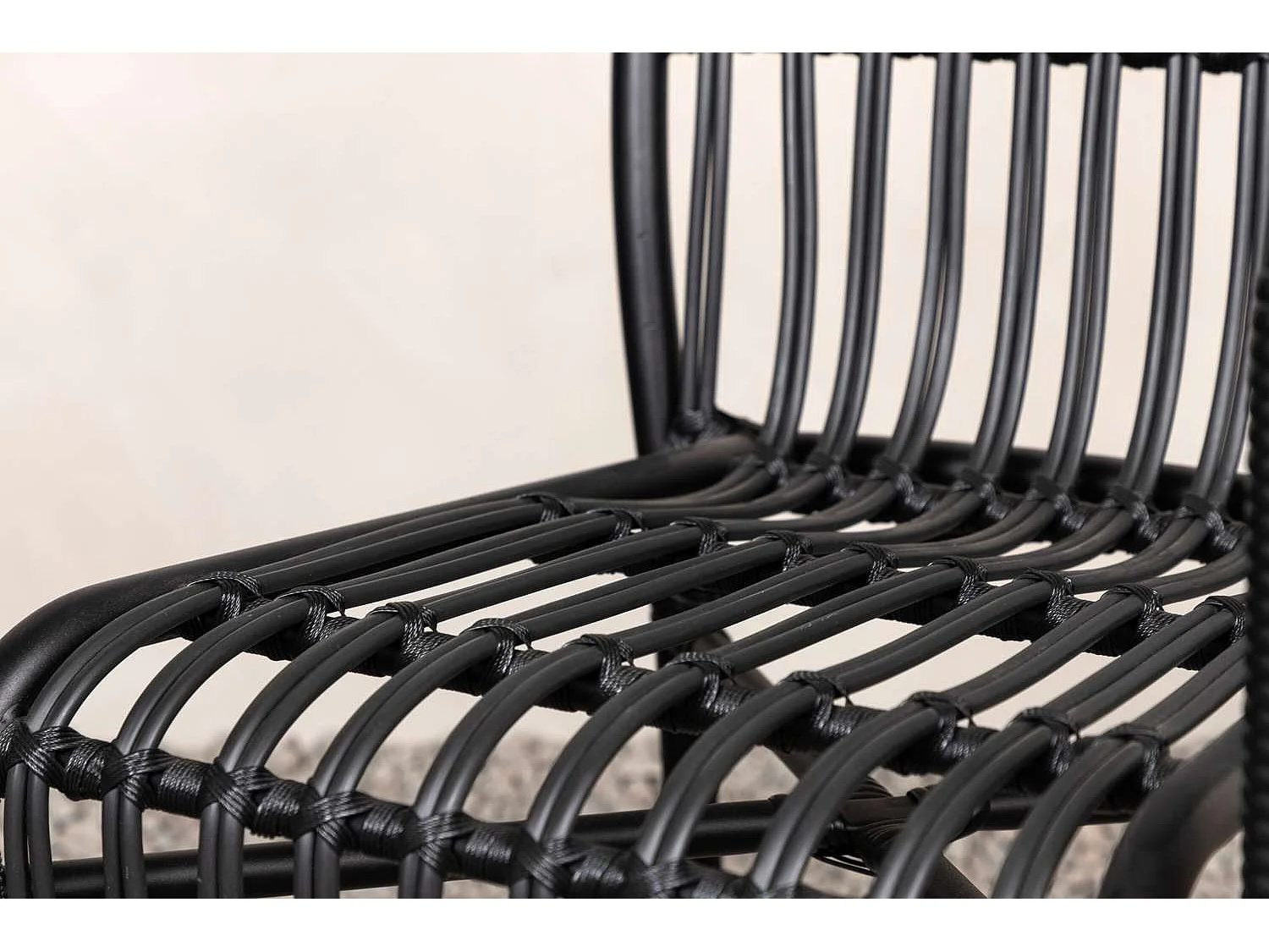 Rizal Sessel stapelbar schwarz.