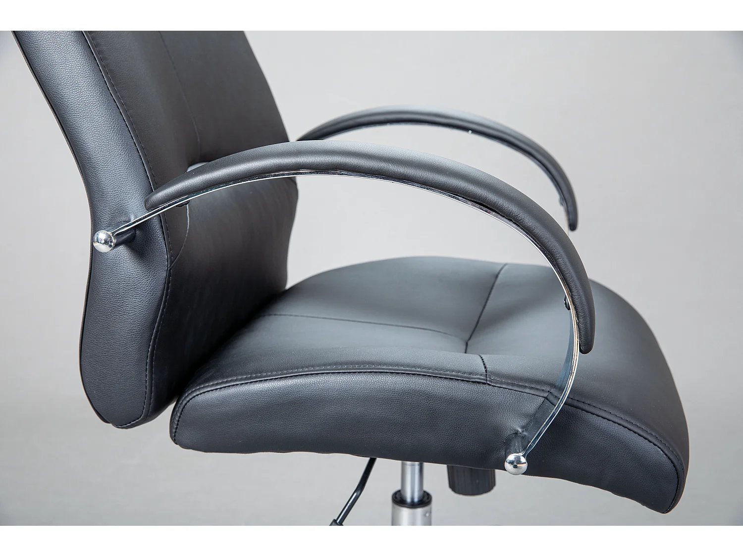 Chaise de Bureau Design "Tobal" 111-119cm Noir